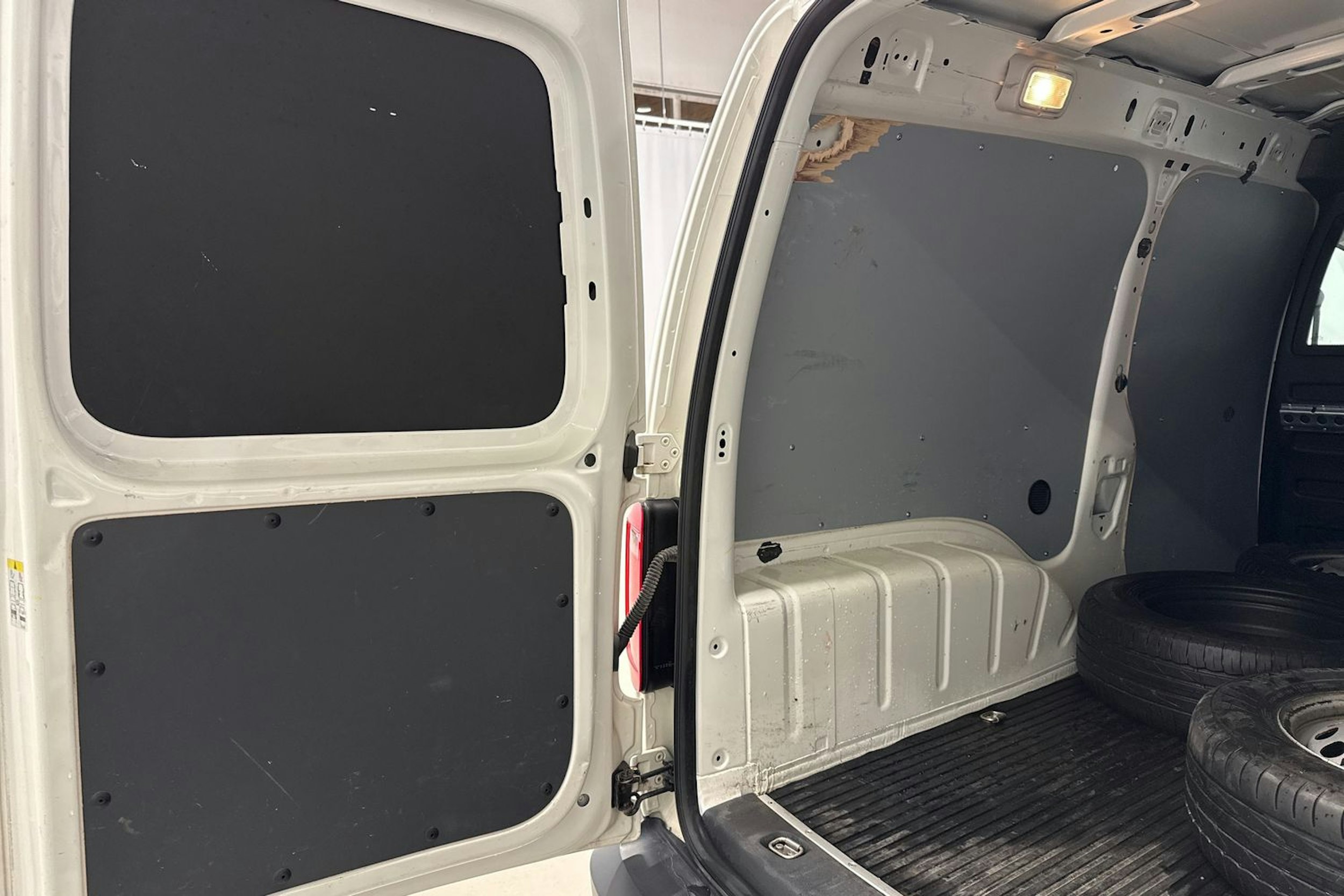 valkoinen Volkswagen Caddy Maxi 2020 kuva 26.