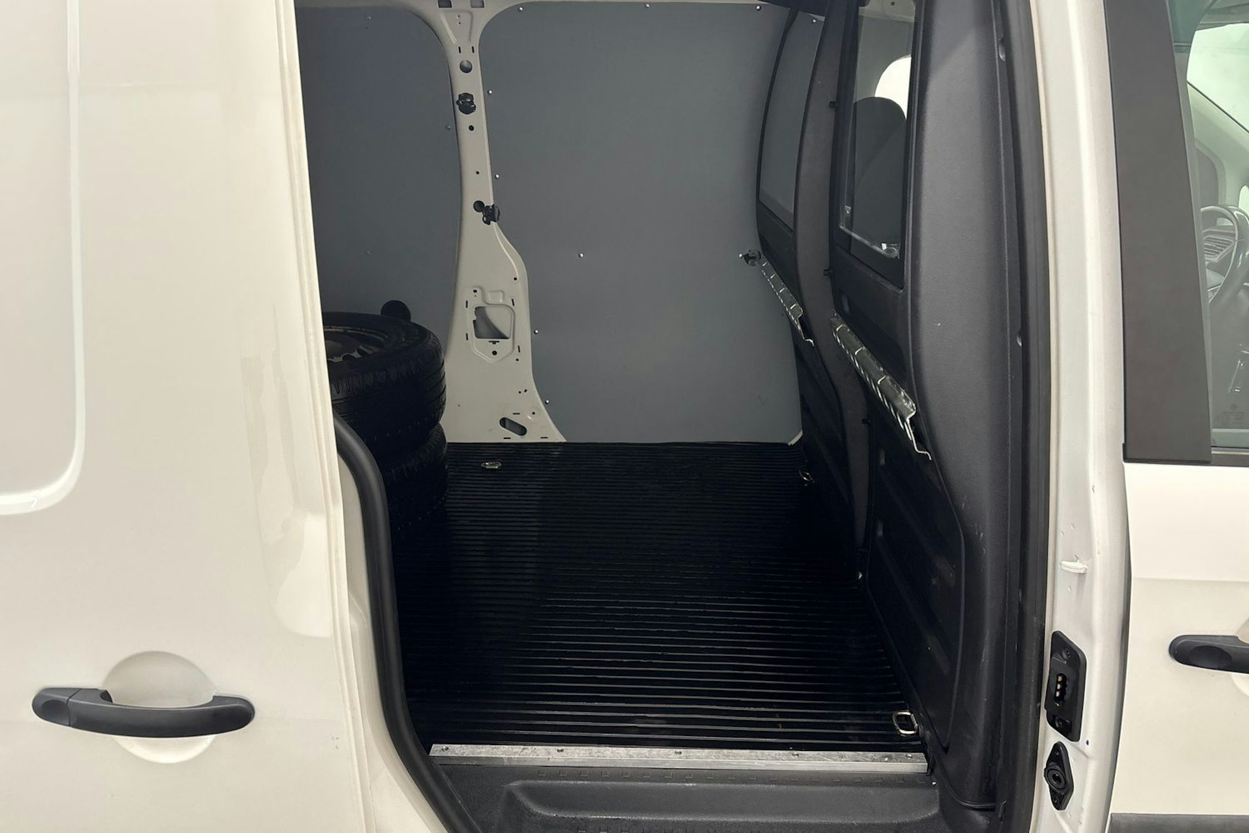 valkoinen Volkswagen Caddy Maxi 2020 kuva 13.