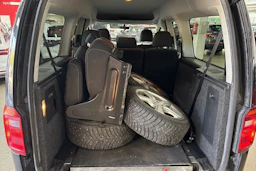 Musta Volkswagen Caddy Maxi 2020 kuva 4.