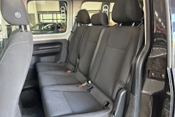 Musta Volkswagen Caddy Maxi 2020 kuva 5.