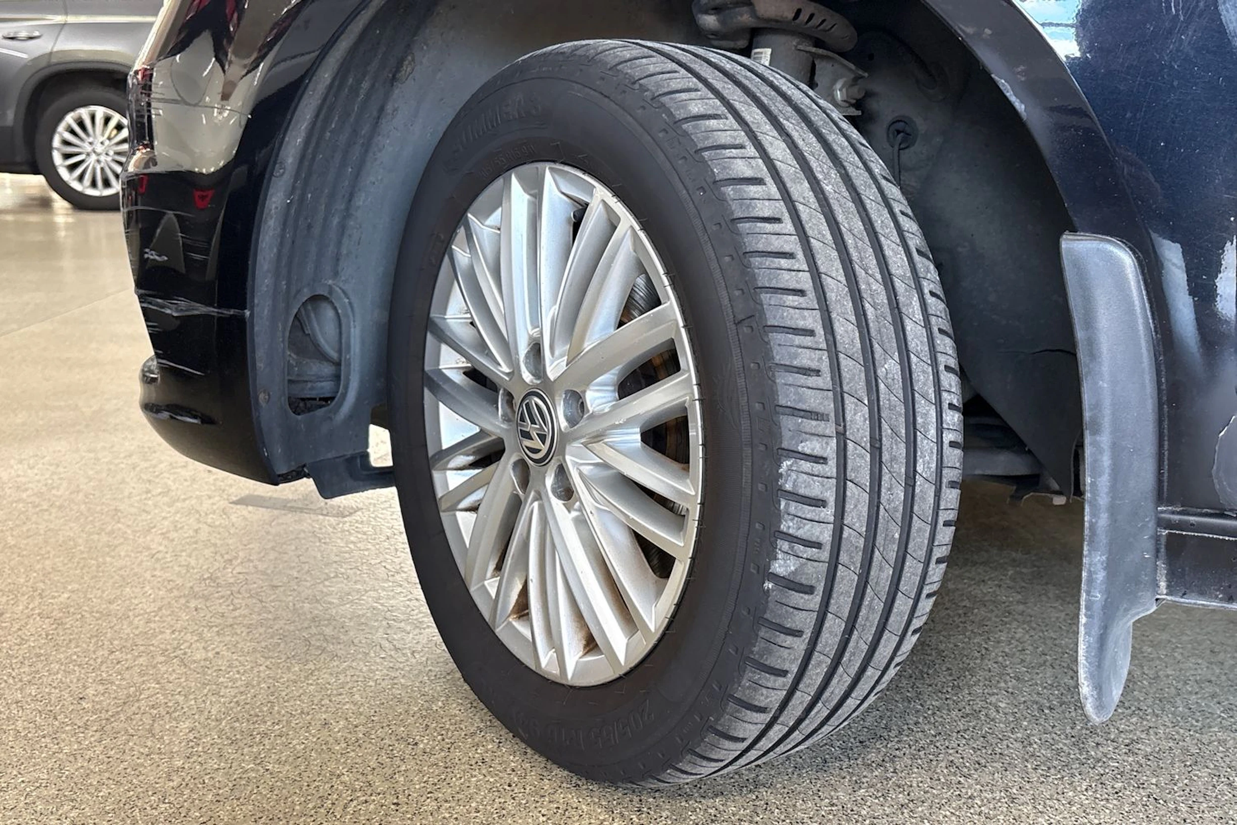 Musta Volkswagen Caddy Maxi 2020 kuva 6.