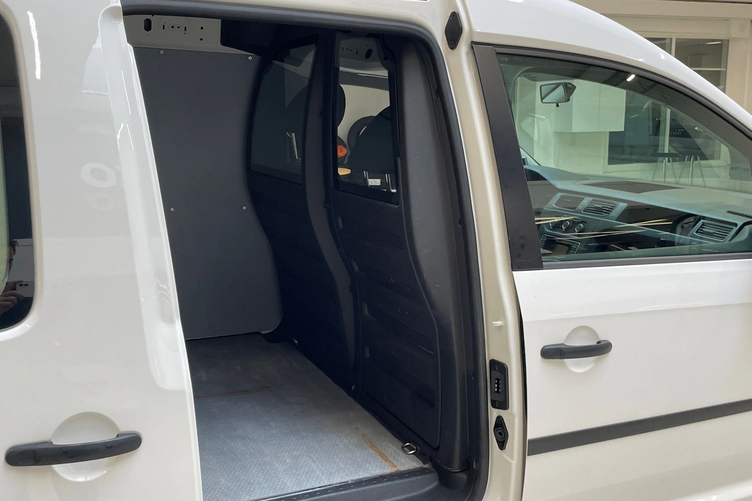 valkoinen Volkswagen Caddy Maxi 2020 kuva 14.