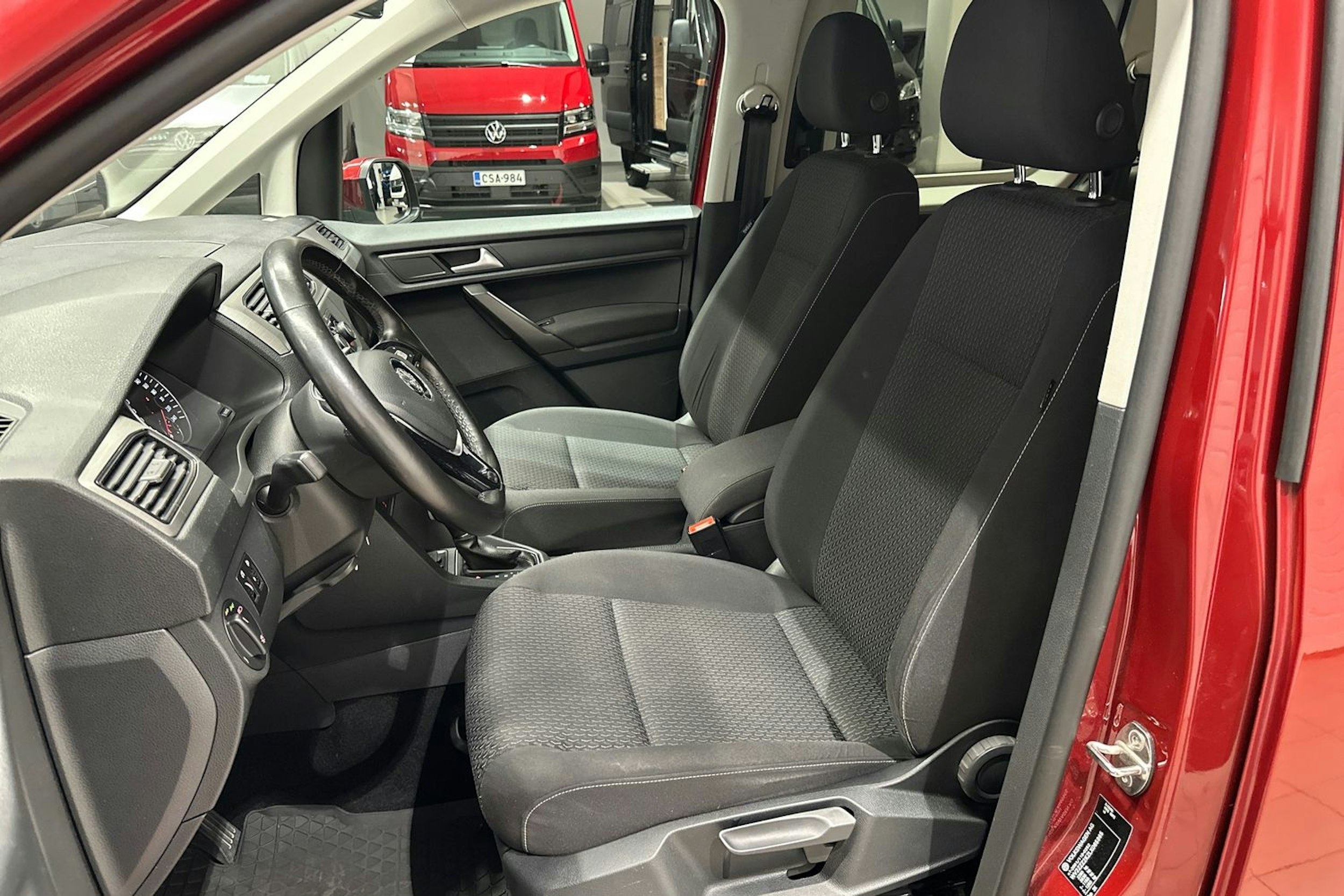 punainen Volkswagen Caddy Maxi 2020 kuva 10.