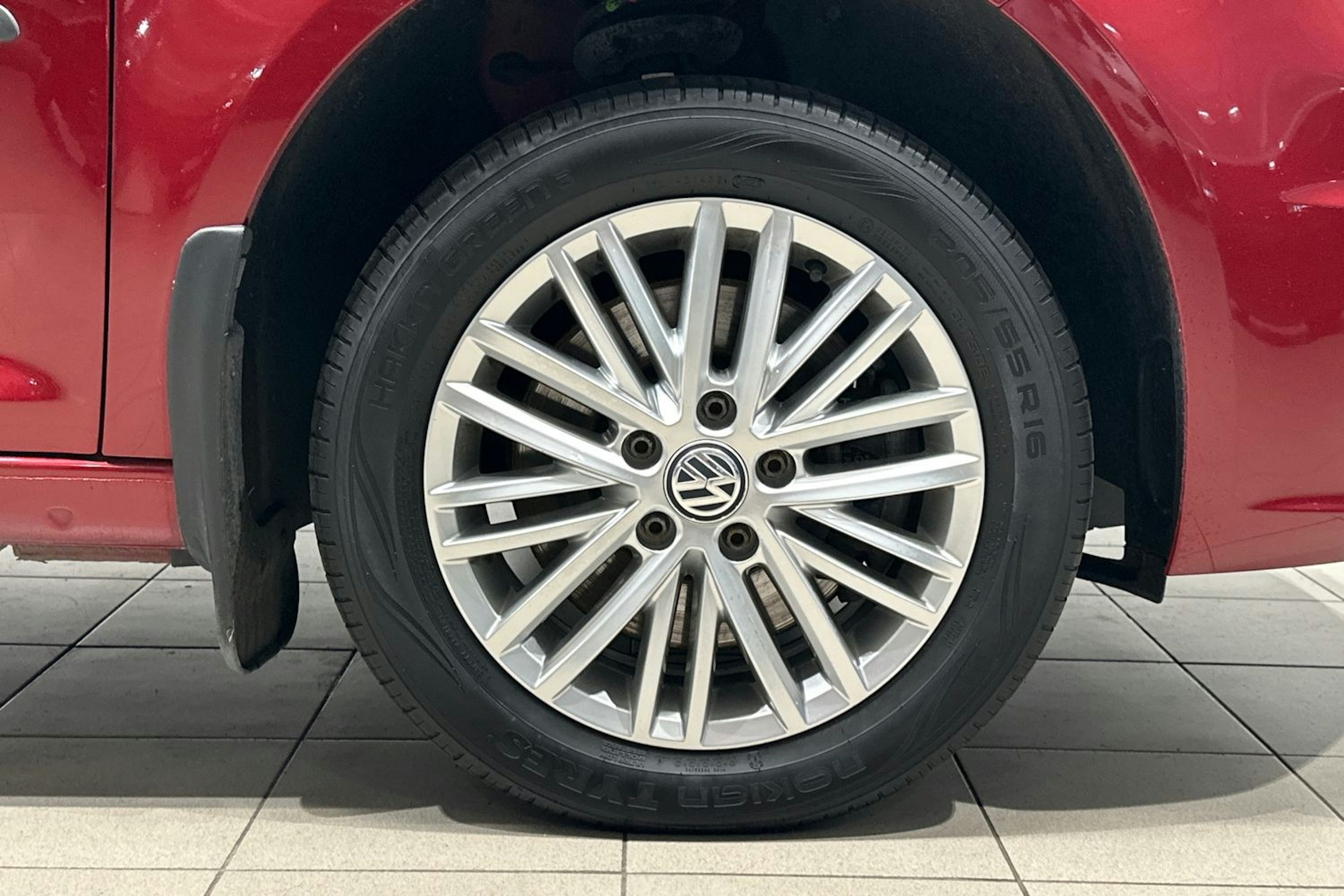 punainen Volkswagen Caddy Maxi 2020 kuva 11.