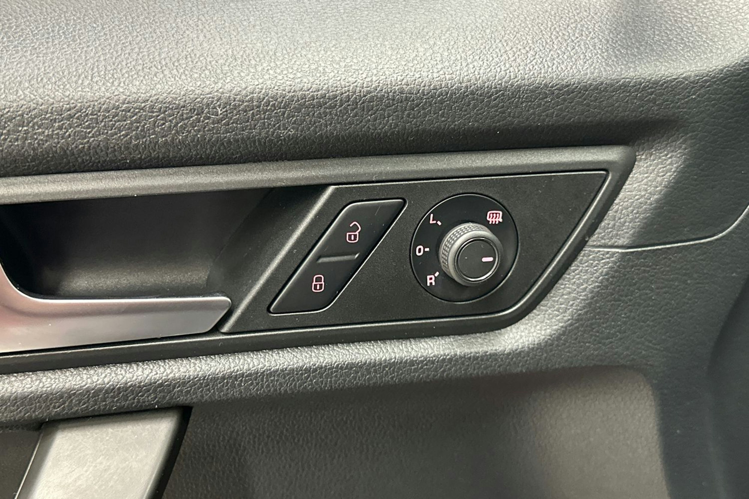 punainen Volkswagen Caddy Maxi 2020 kuva 15.