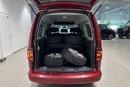 punainen Volkswagen Caddy Maxi 2020 kuva 24.