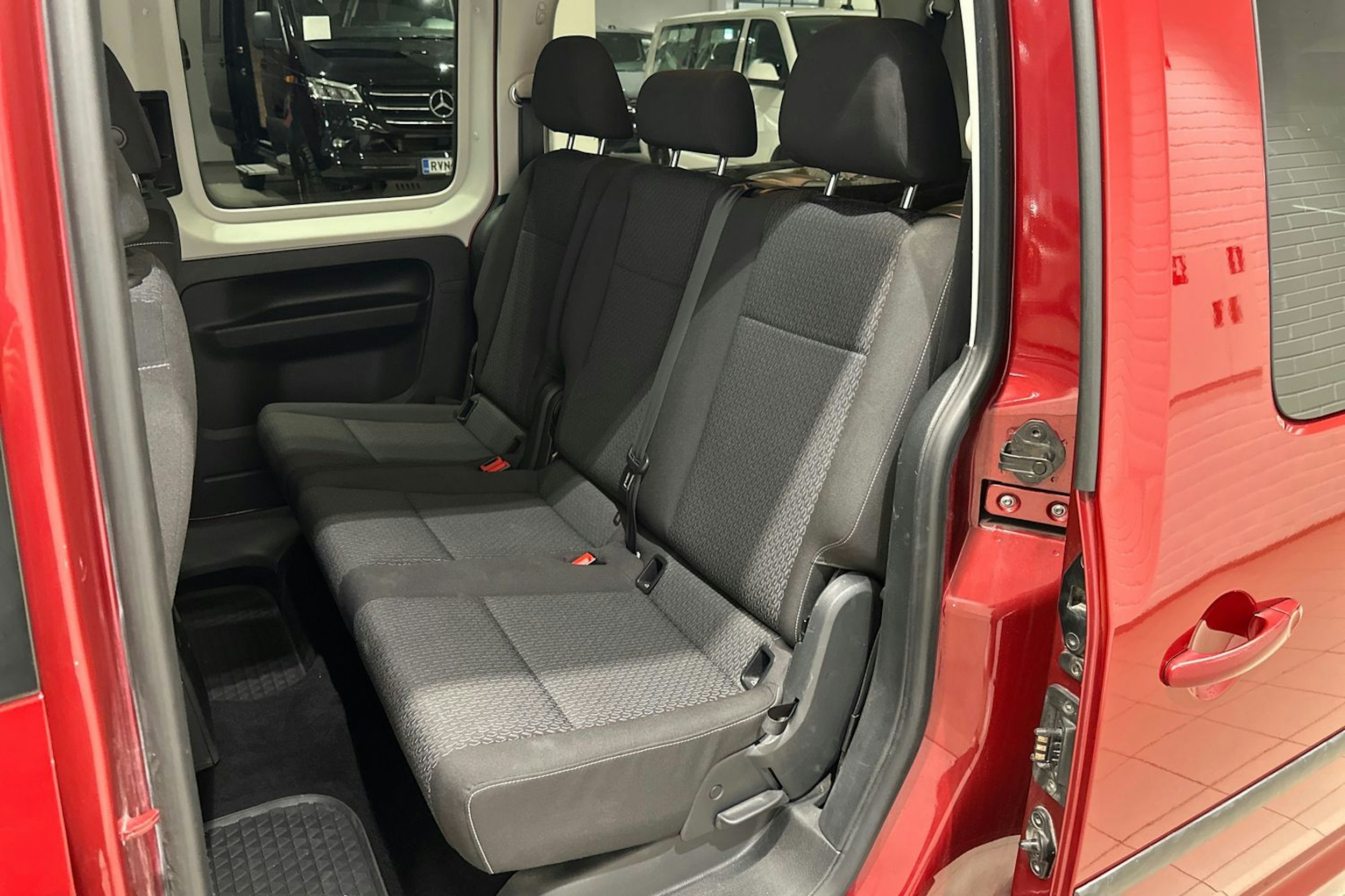punainen Volkswagen Caddy Maxi 2020 kuva 27.