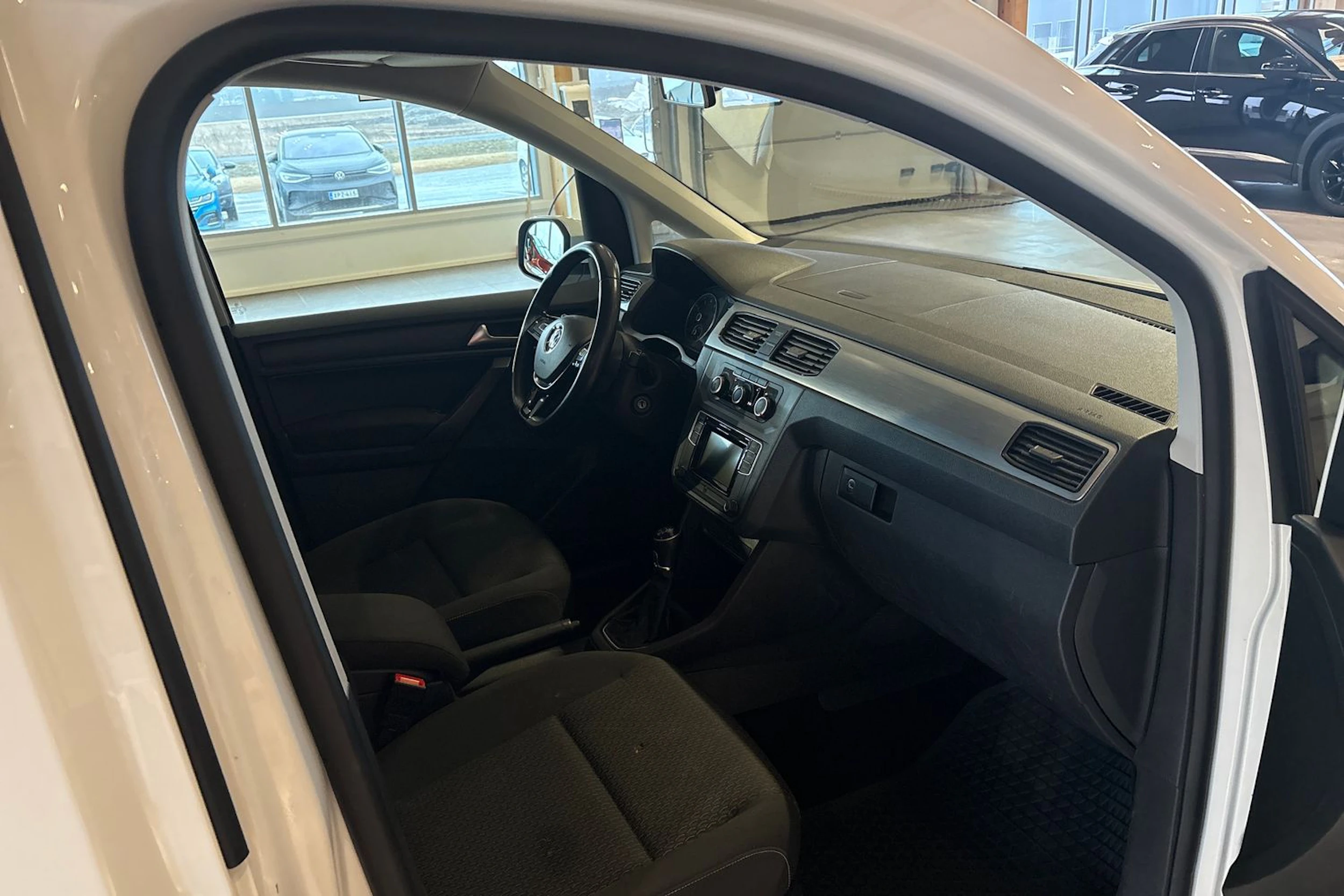 Valkoinen Volkswagen Caddy Maxi 2020 kuva 11.