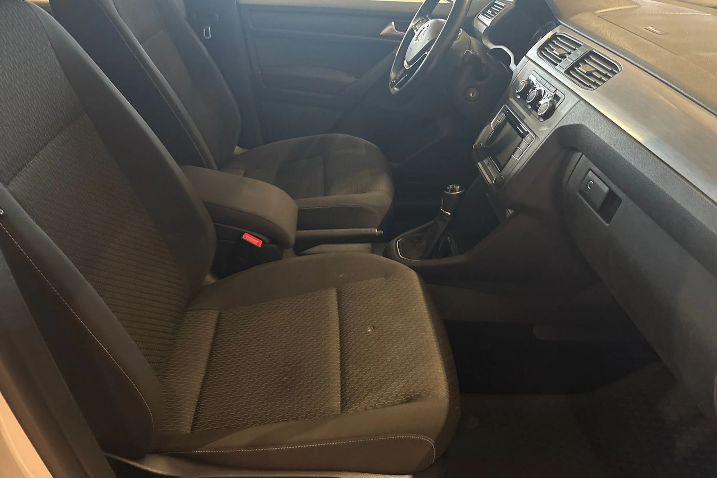Valkoinen Volkswagen Caddy Maxi 2020 kuva 12.