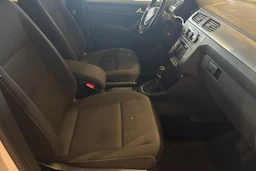 Valkoinen Volkswagen Caddy Maxi 2020 kuva 12.