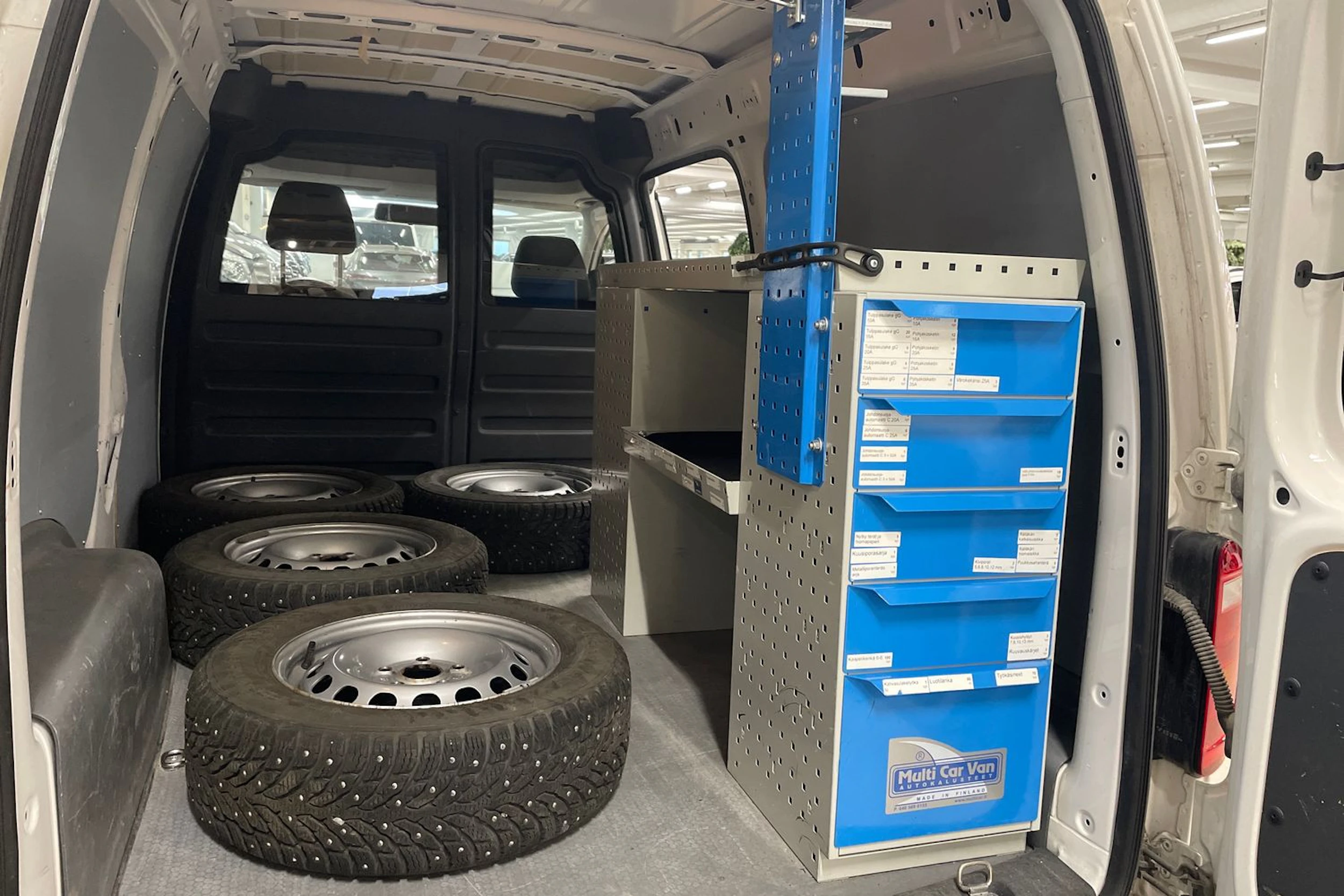 valkoinen Volkswagen Caddy Maxi 2020 kuva 6.
