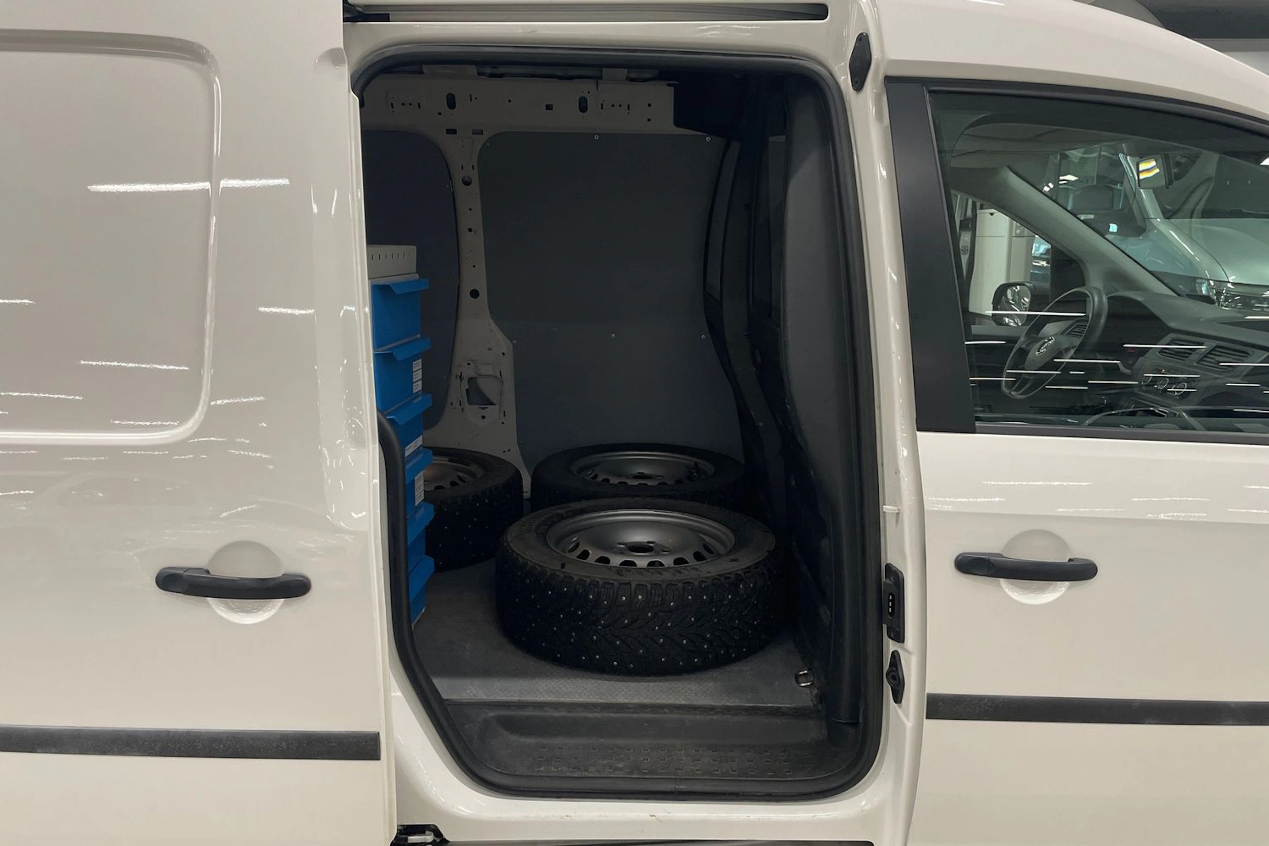 valkoinen Volkswagen Caddy Maxi 2020 kuva 21.