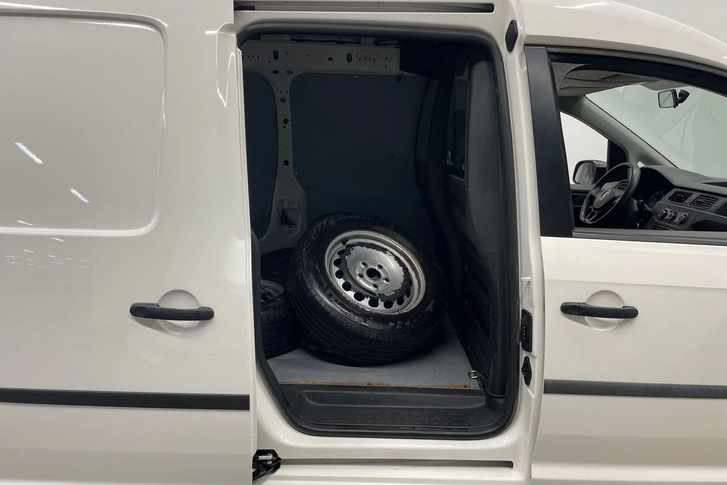 valkoinen Volkswagen Caddy Maxi 2020 kuva 18.