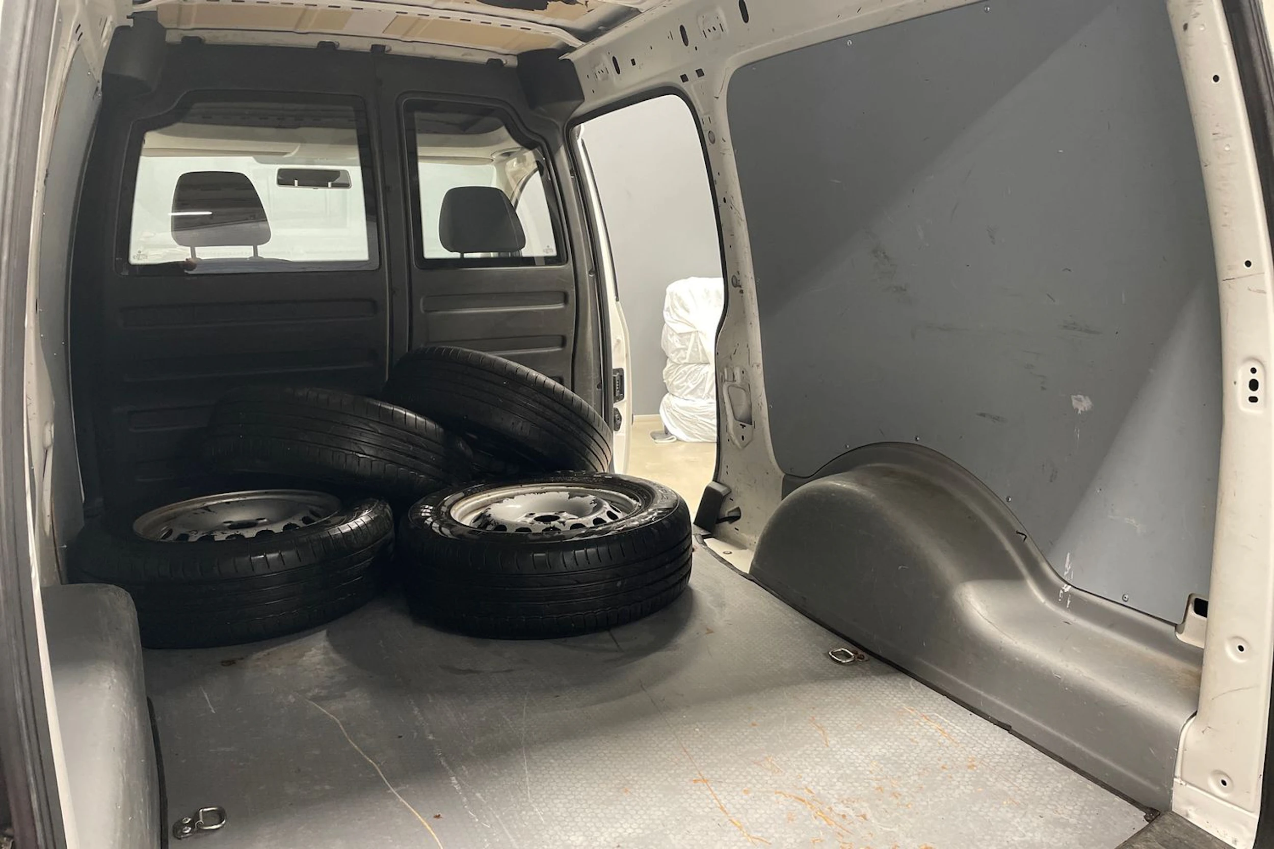 valkoinen Volkswagen Caddy Maxi 2020 kuva 20.