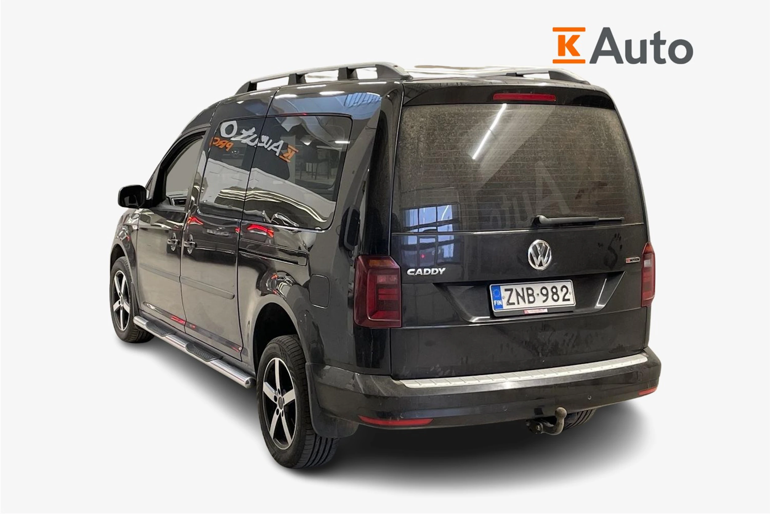 musta Volkswagen Caddy Maxi 2020 kuva 2.