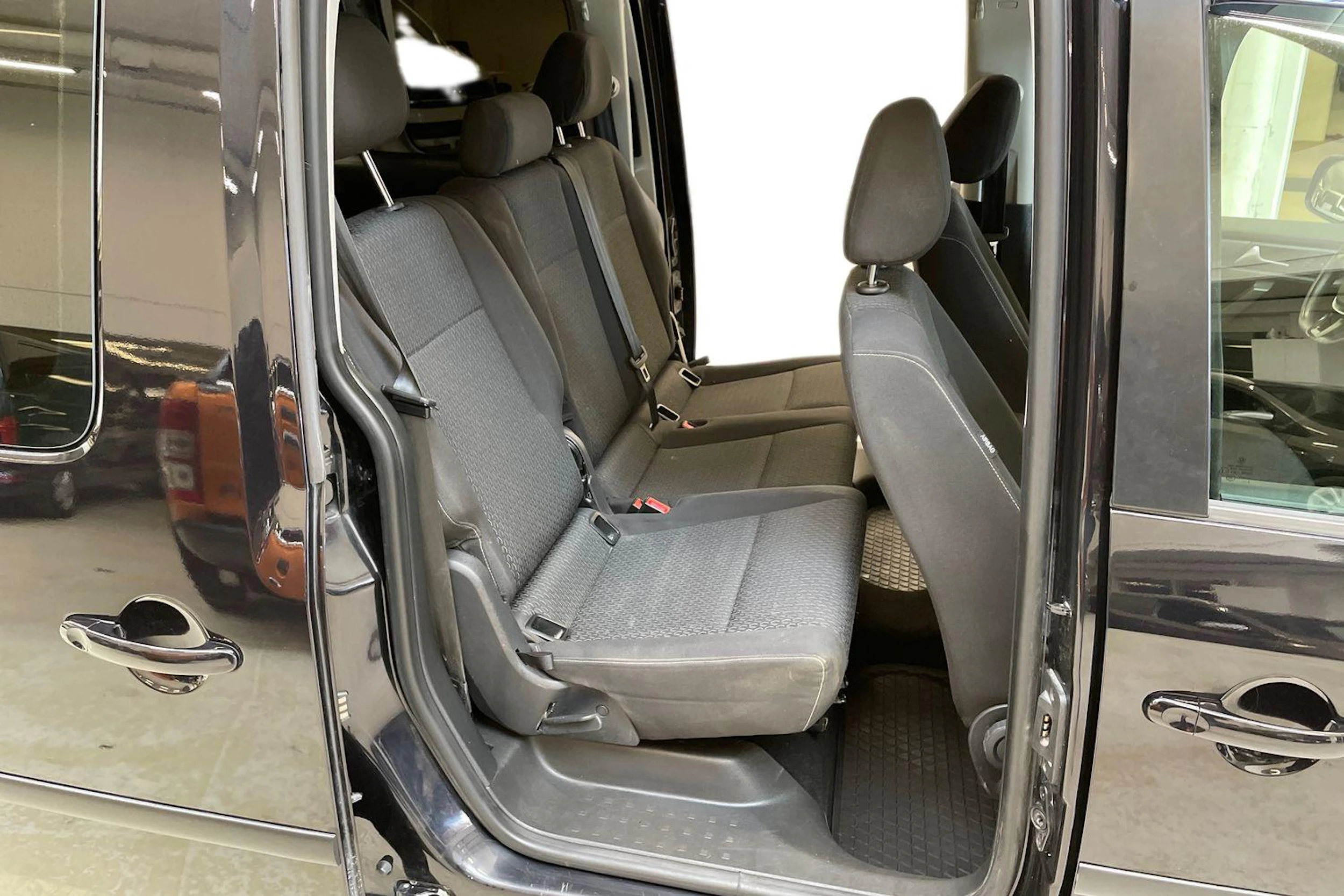 musta Volkswagen Caddy Maxi 2020 kuva 11.