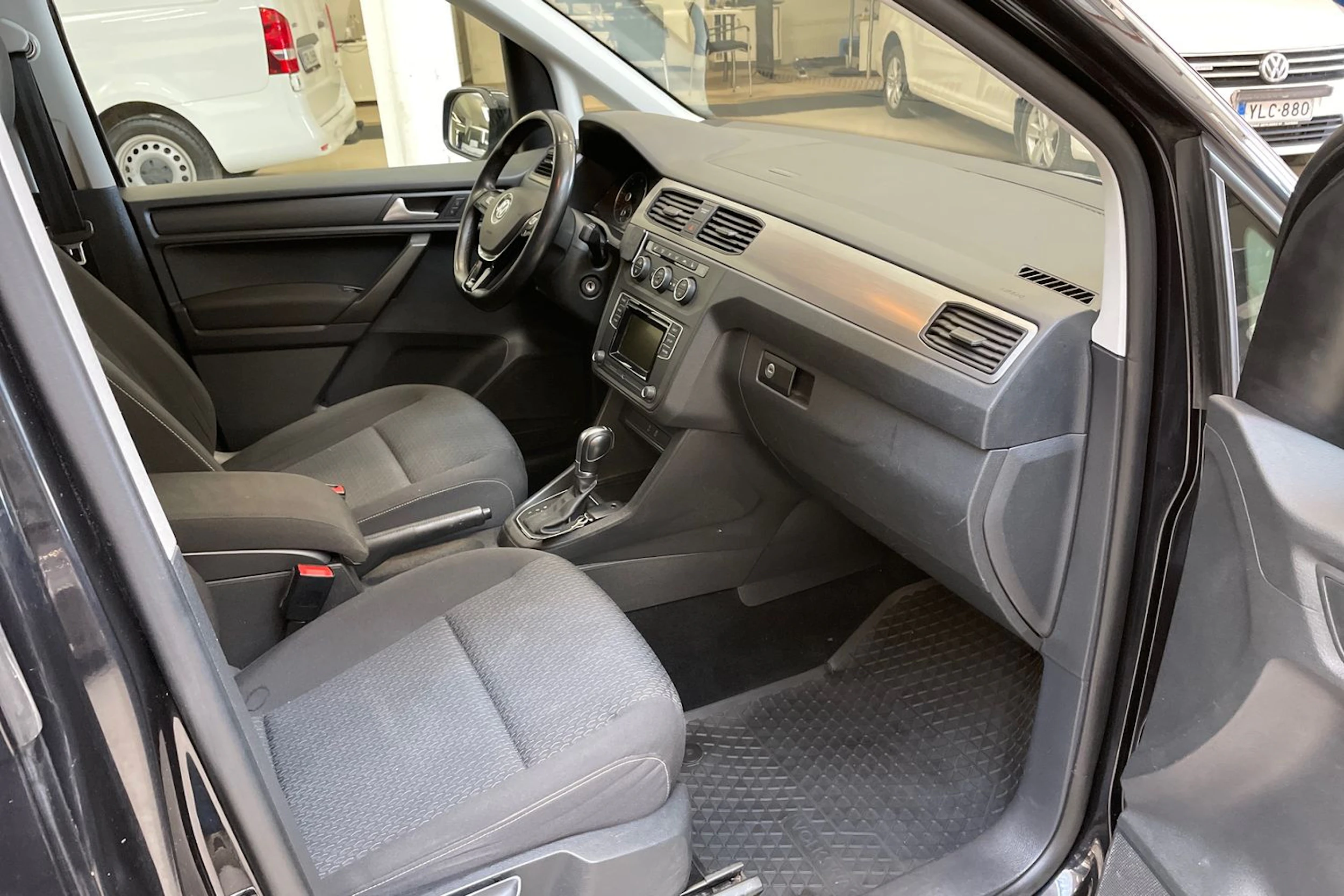 musta Volkswagen Caddy Maxi 2020 kuva 13.