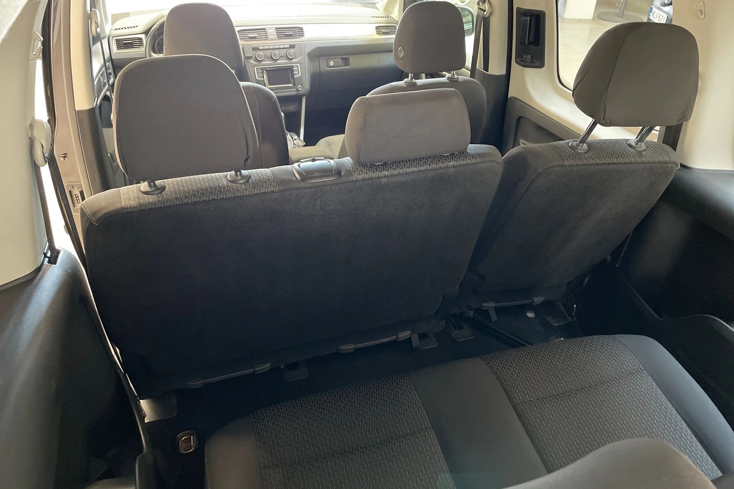 musta Volkswagen Caddy Maxi 2020 kuva 16.