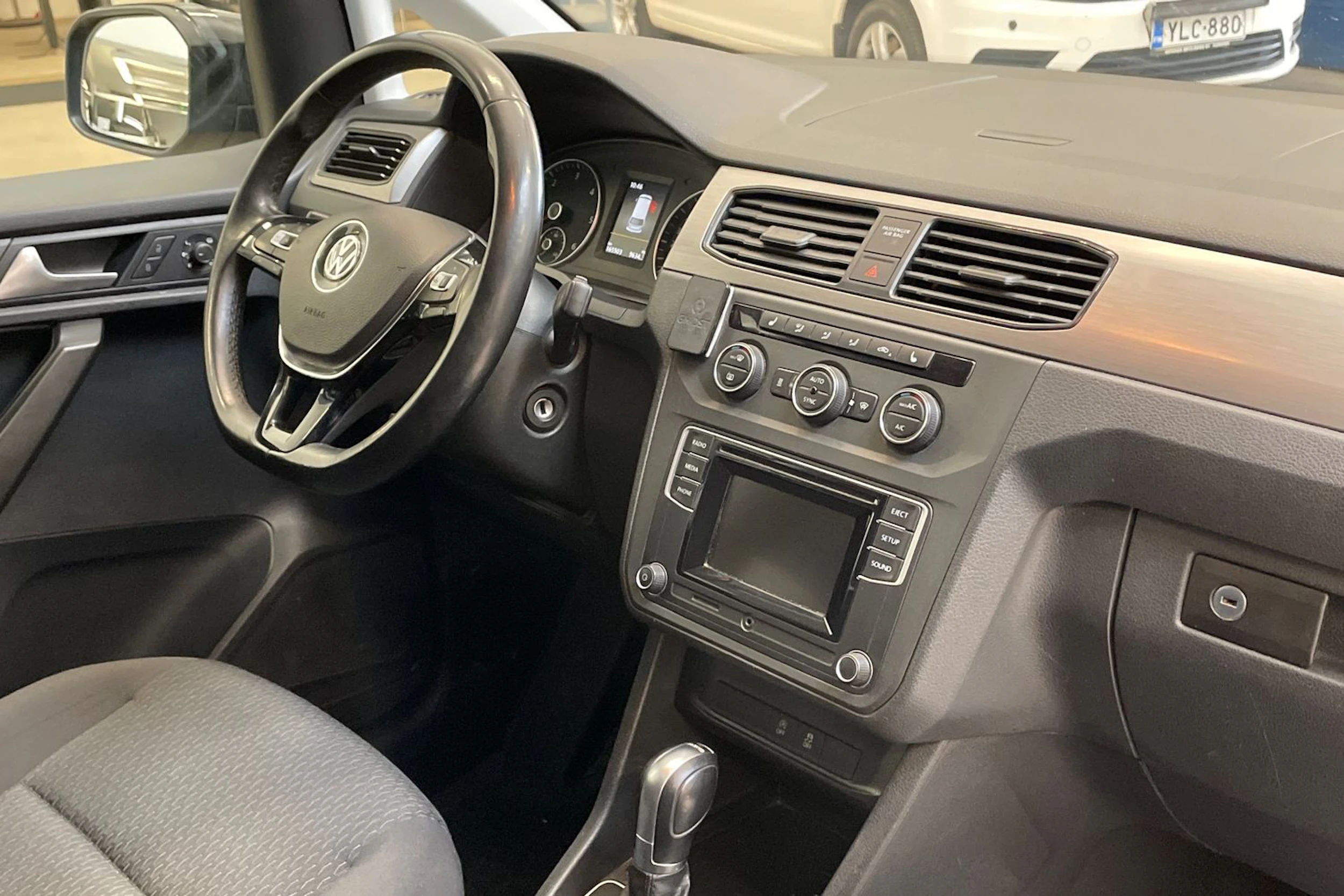 musta Volkswagen Caddy Maxi 2020 kuva 17.