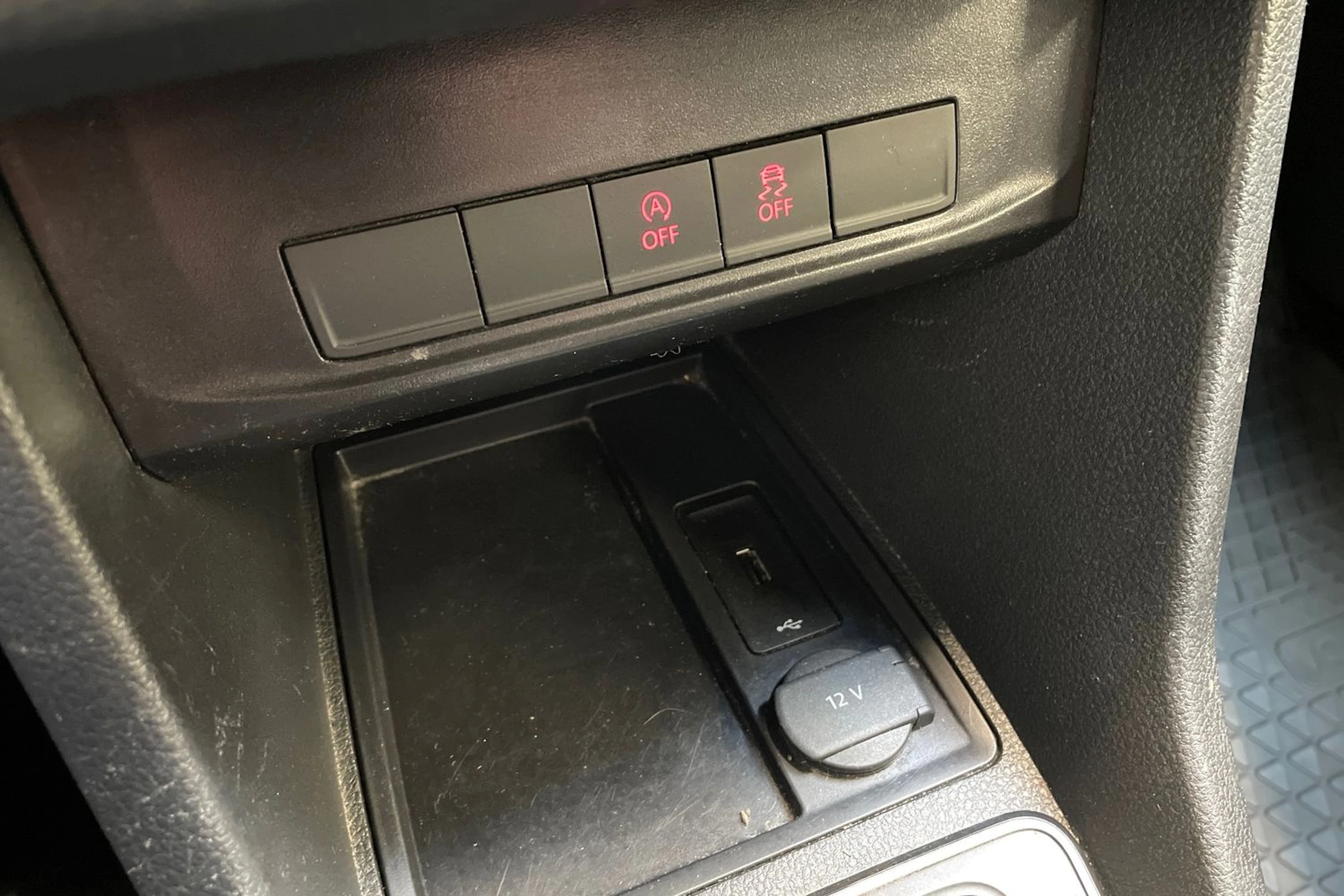 musta Volkswagen Caddy Maxi 2020 kuva 24.