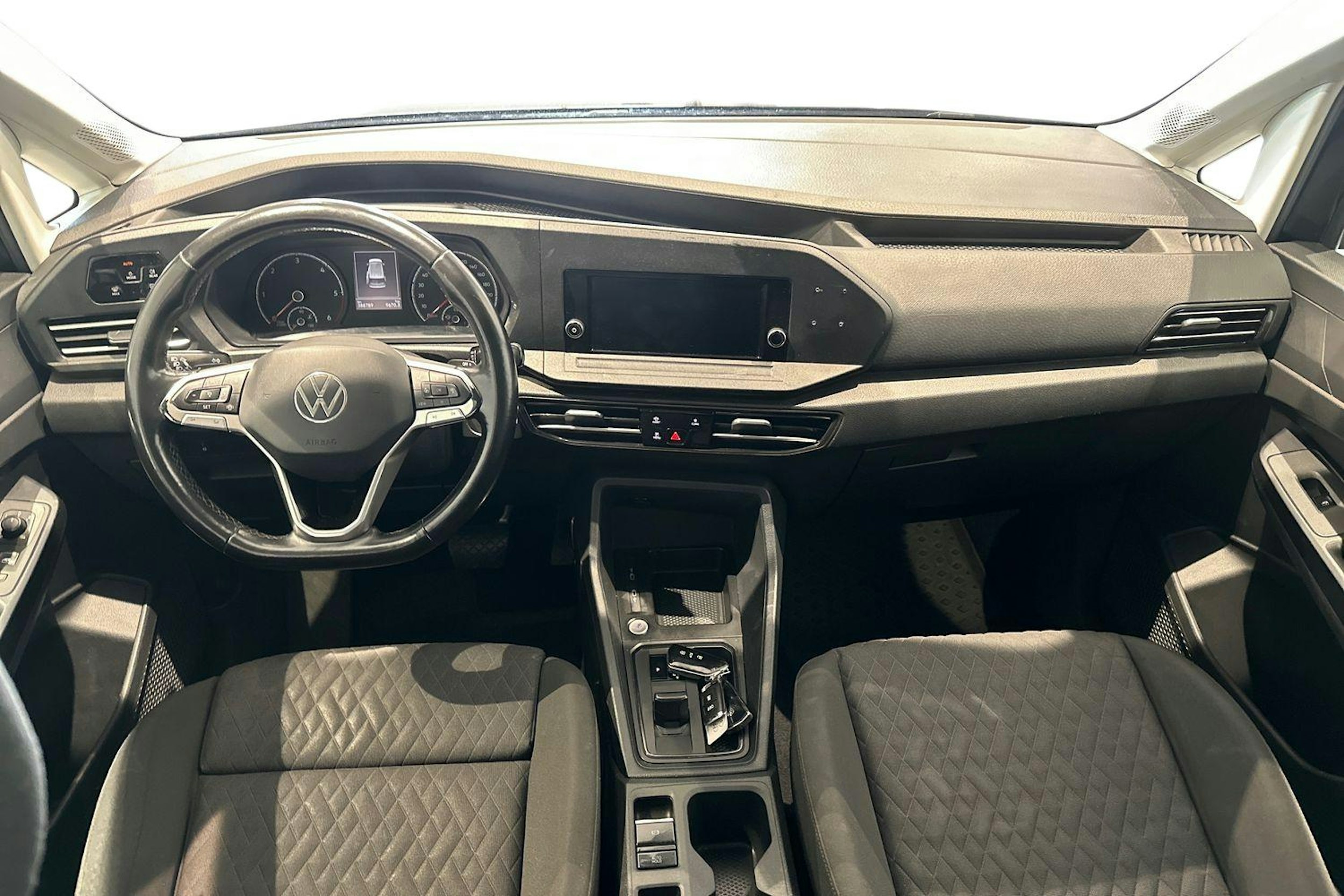 musta Volkswagen Caddy Maxi 2021 kuva 9.