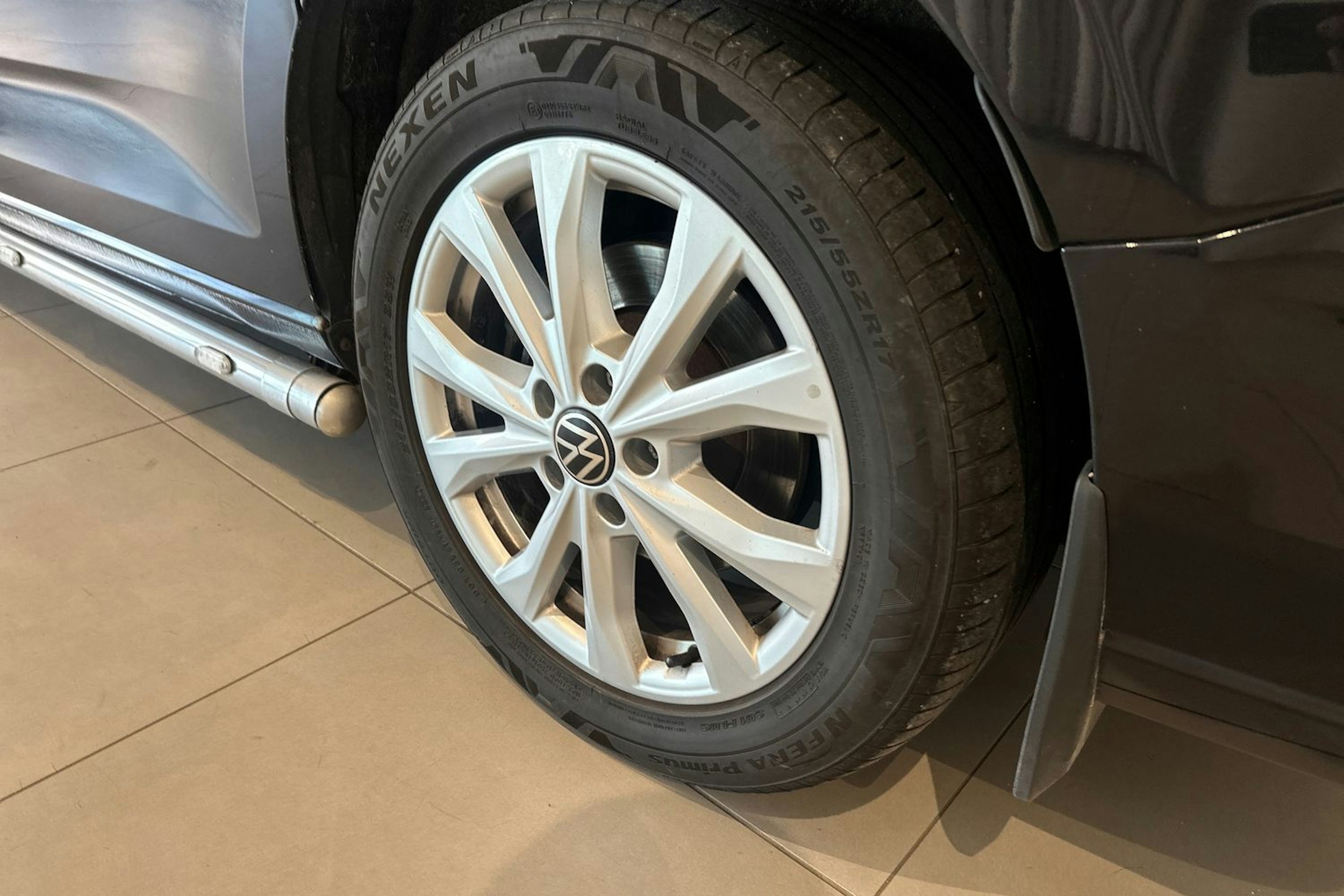 musta Volkswagen Caddy Maxi 2021 kuva 13.