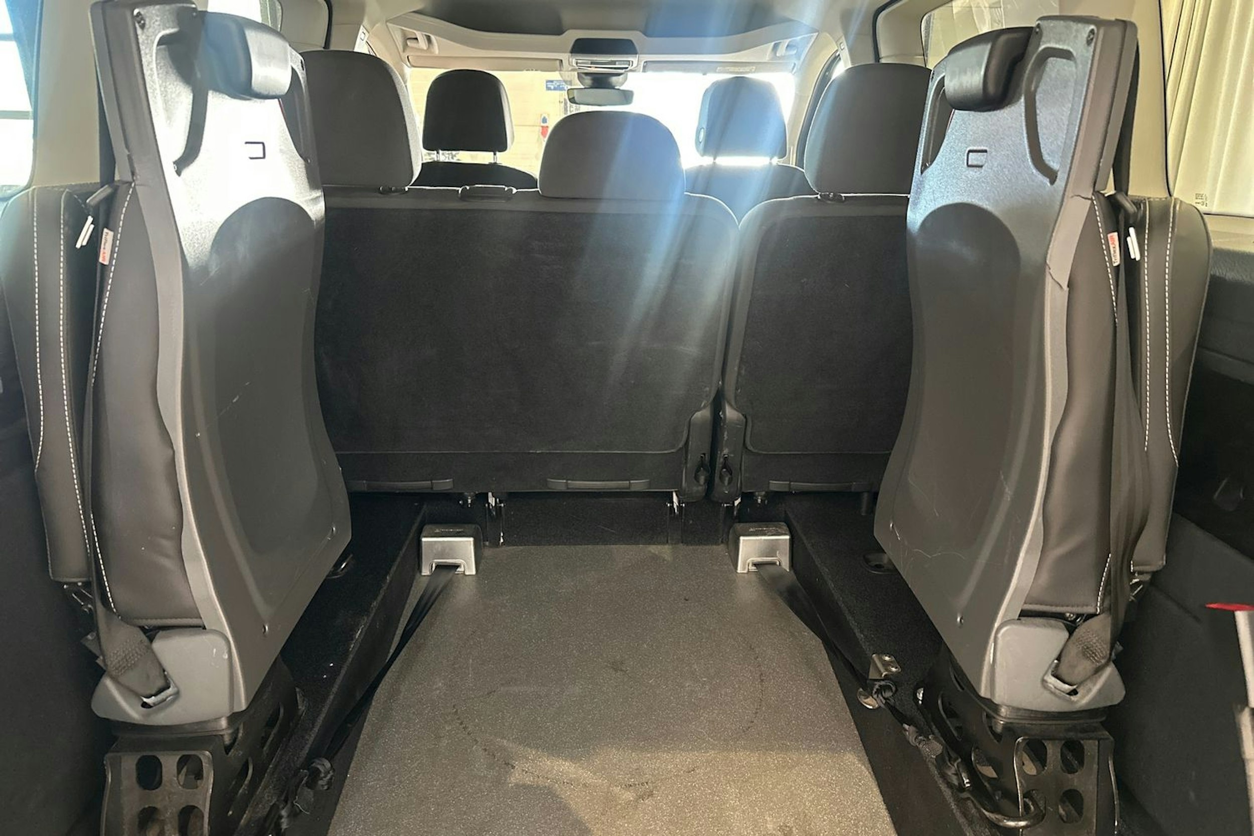 musta Volkswagen Caddy Maxi 2021 kuva 16.