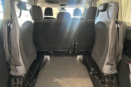 musta Volkswagen Caddy Maxi 2021 kuva 16.