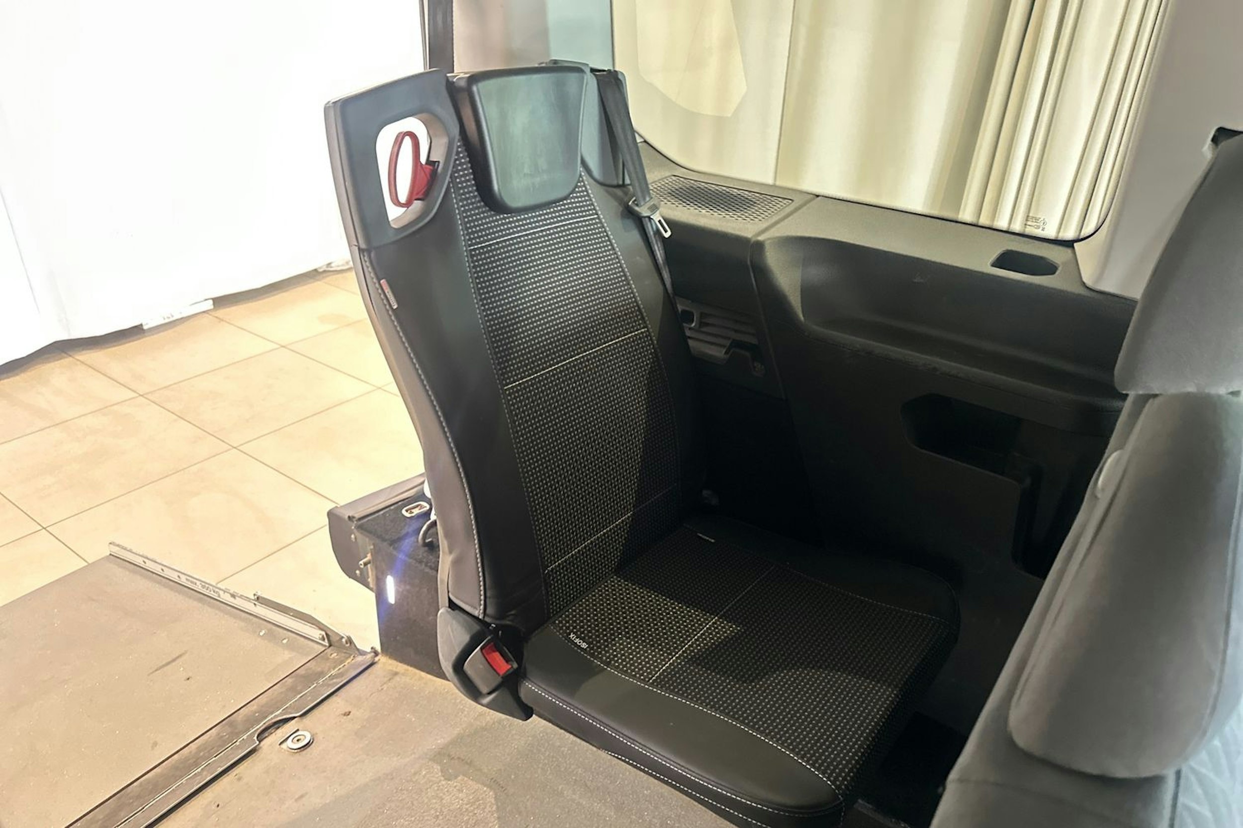 musta Volkswagen Caddy Maxi 2021 kuva 19.