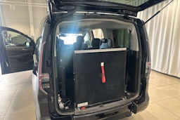 musta Volkswagen Caddy Maxi 2021 kuva 20.