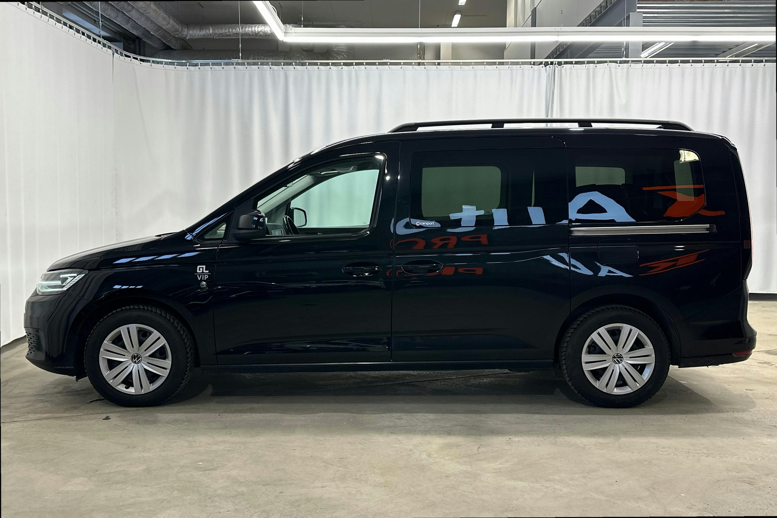musta Volkswagen Caddy Maxi 2021 kuva 31.