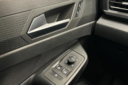 musta Volkswagen Caddy Maxi 2021 kuva 34.