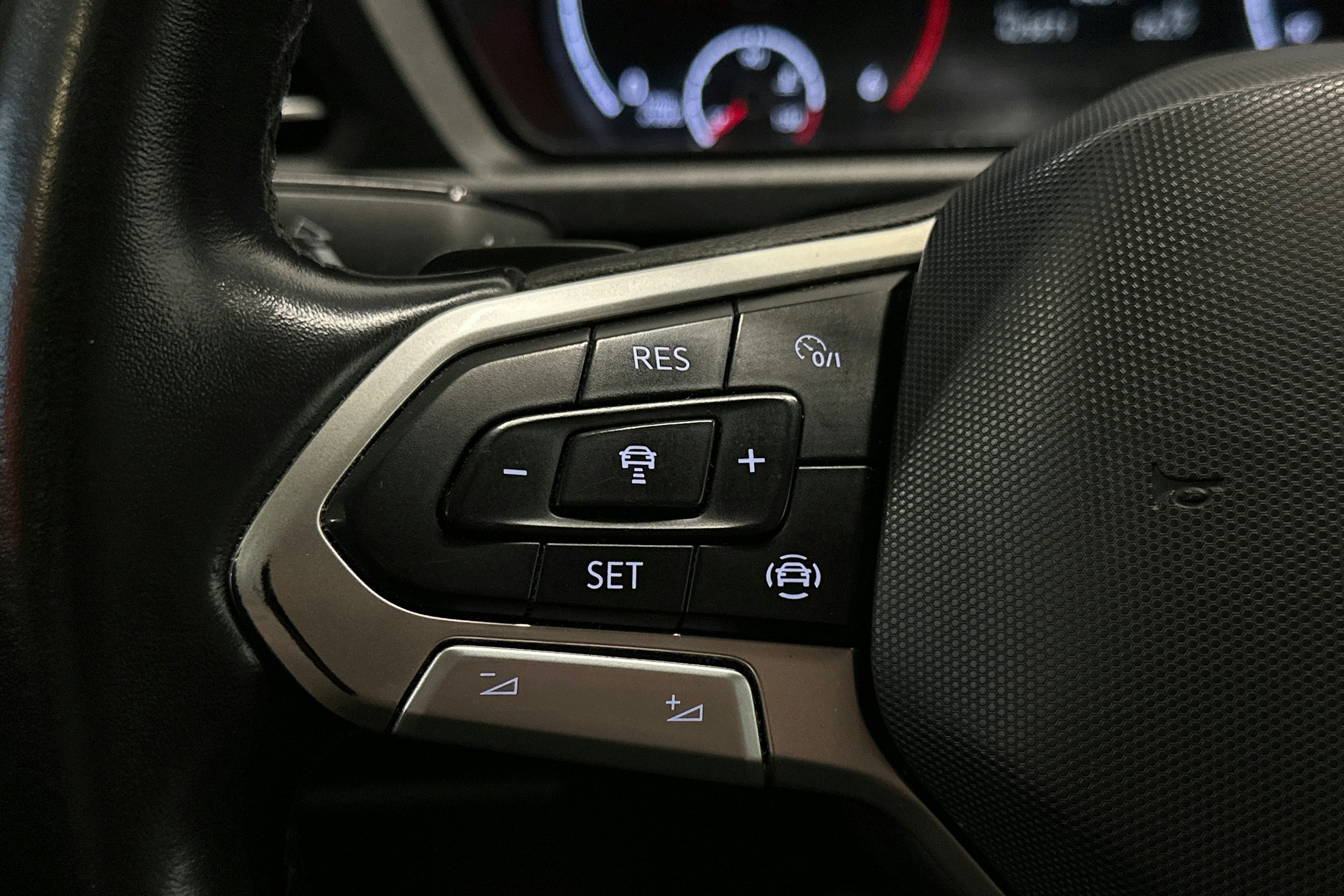 musta Volkswagen Caddy Maxi 2021 kuva 36.