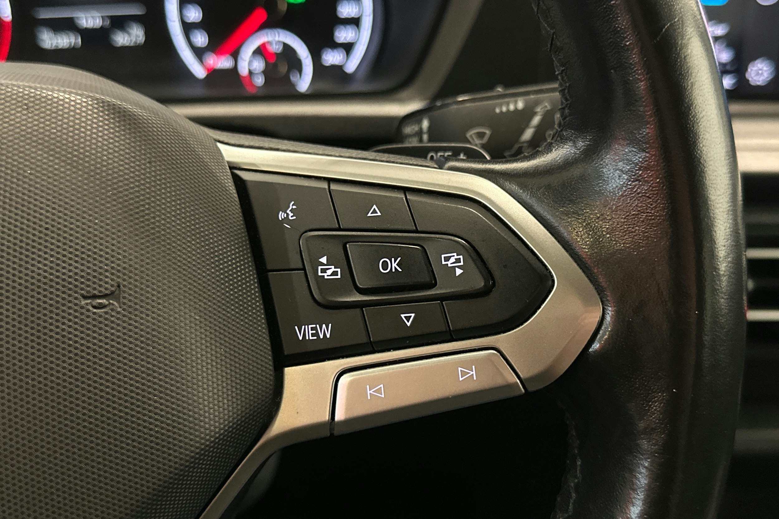 musta Volkswagen Caddy Maxi 2021 kuva 37.