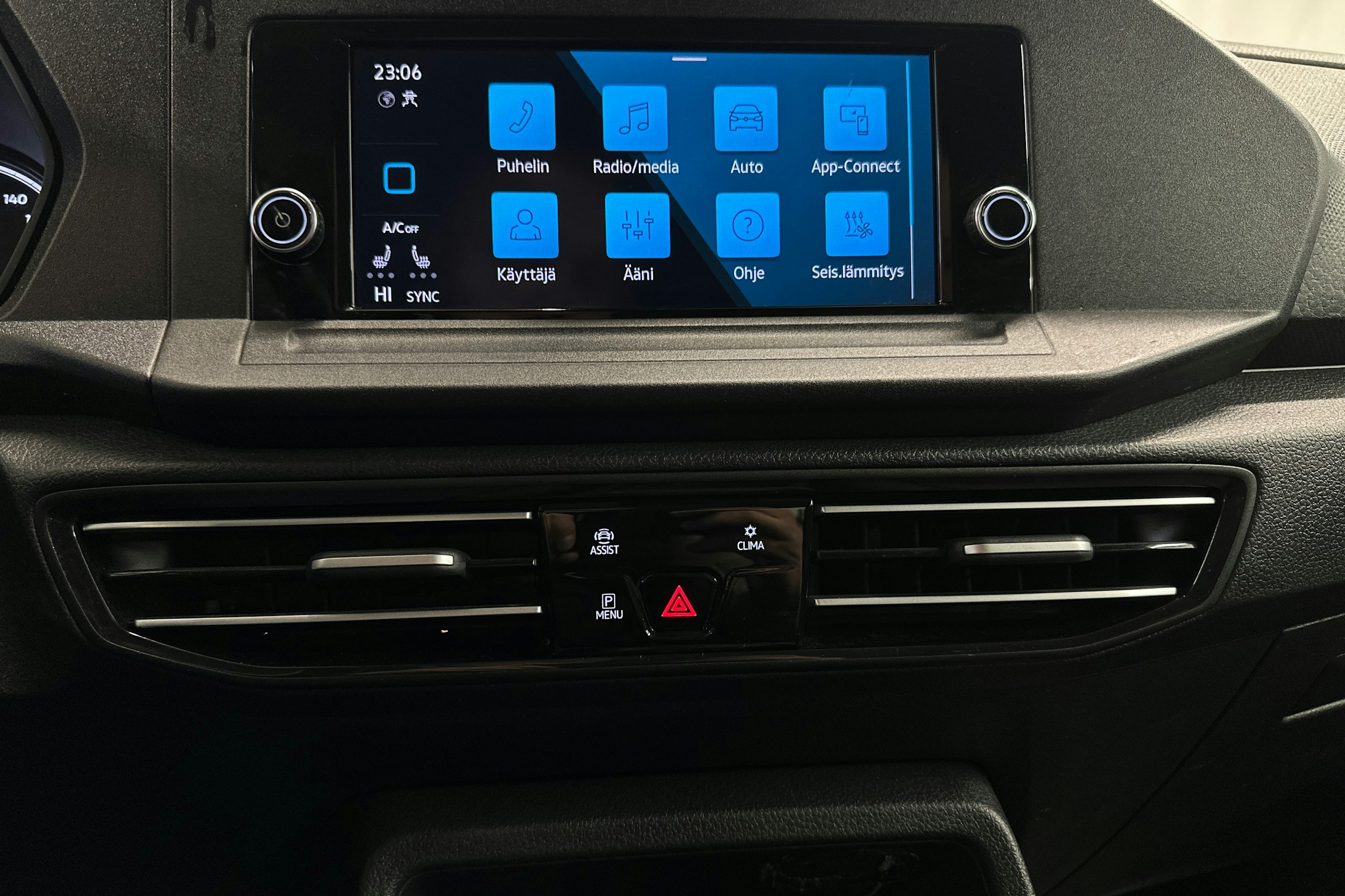 musta Volkswagen Caddy Maxi 2021 kuva 41.