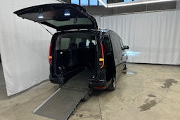 musta Volkswagen Caddy Maxi 2021 kuva 47.