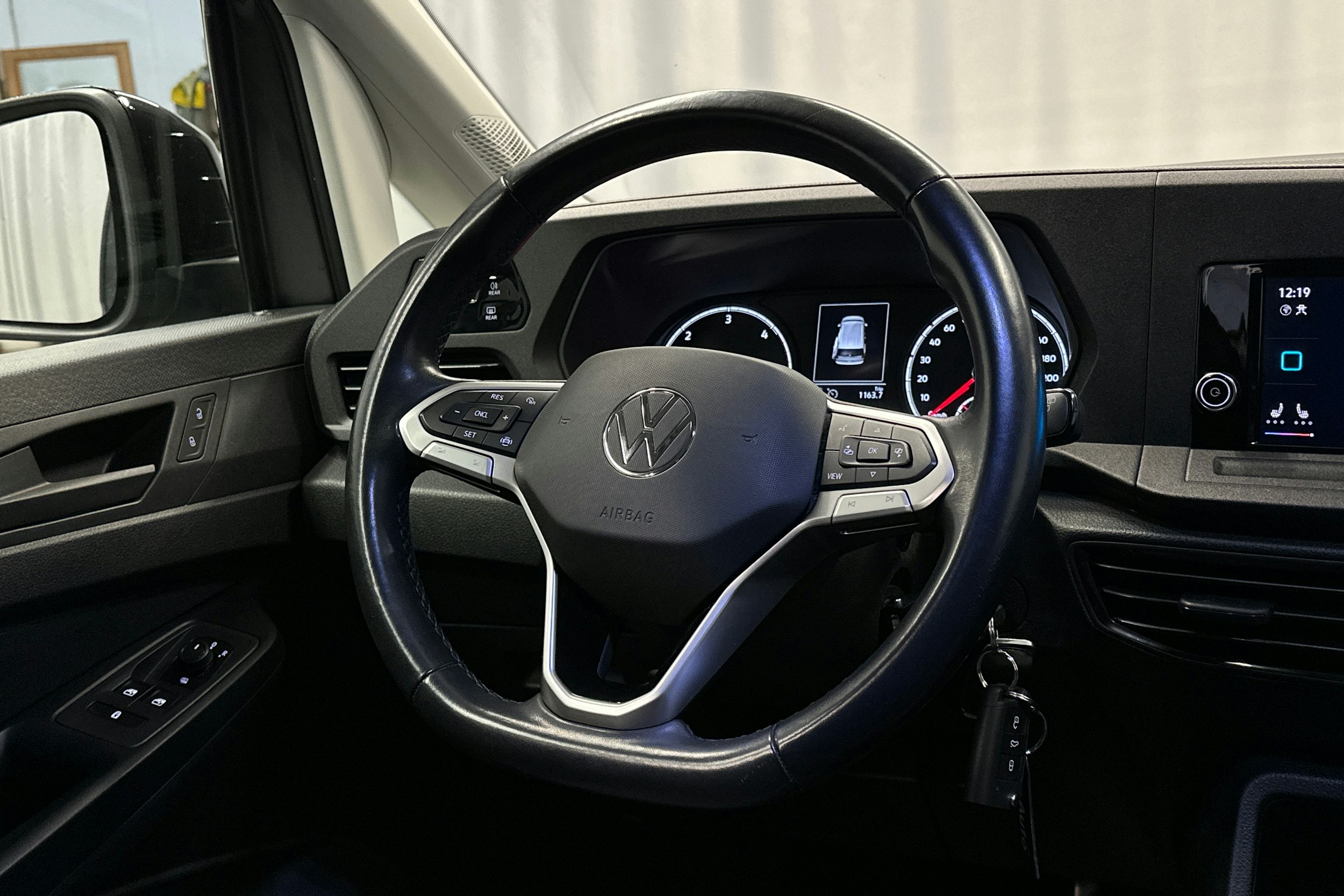 harmaa Volkswagen Caddy Maxi 2021 kuva 18.