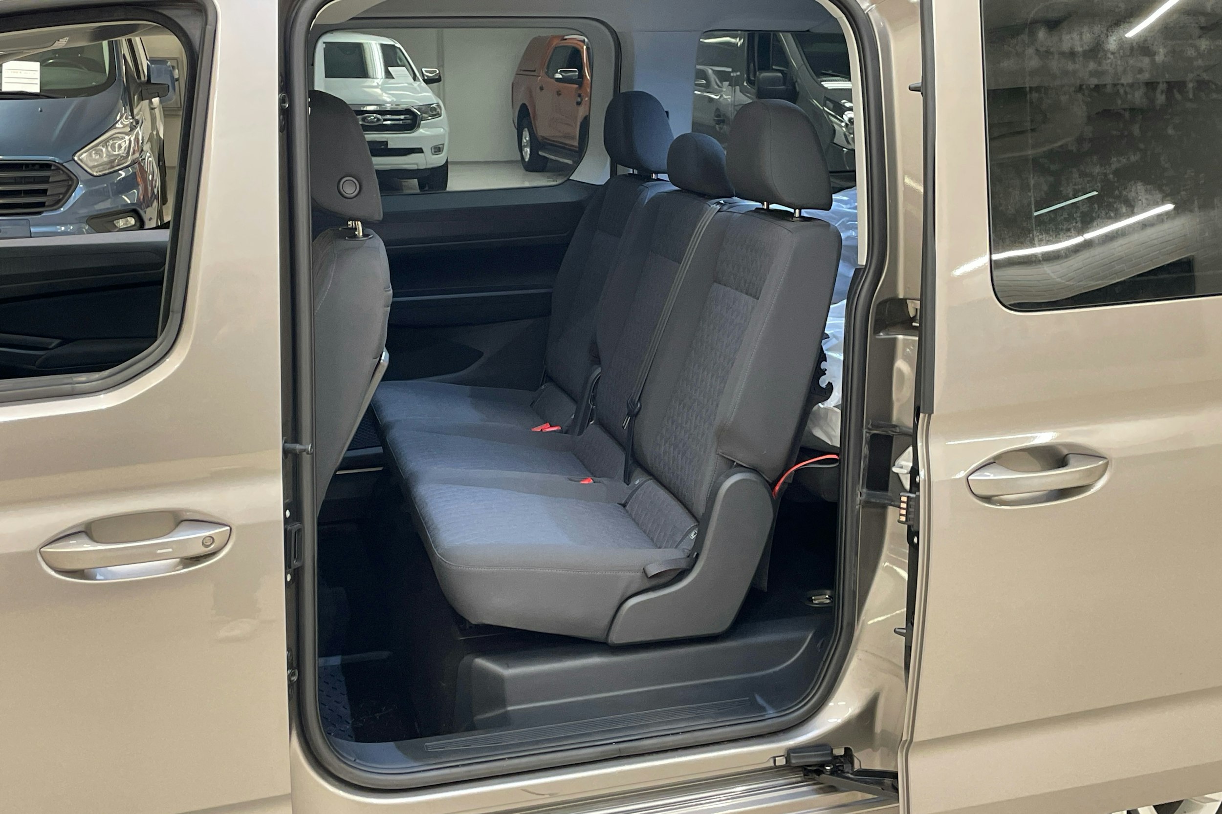 ruskea (beige) Volkswagen Caddy Maxi 2022 kuva 11.