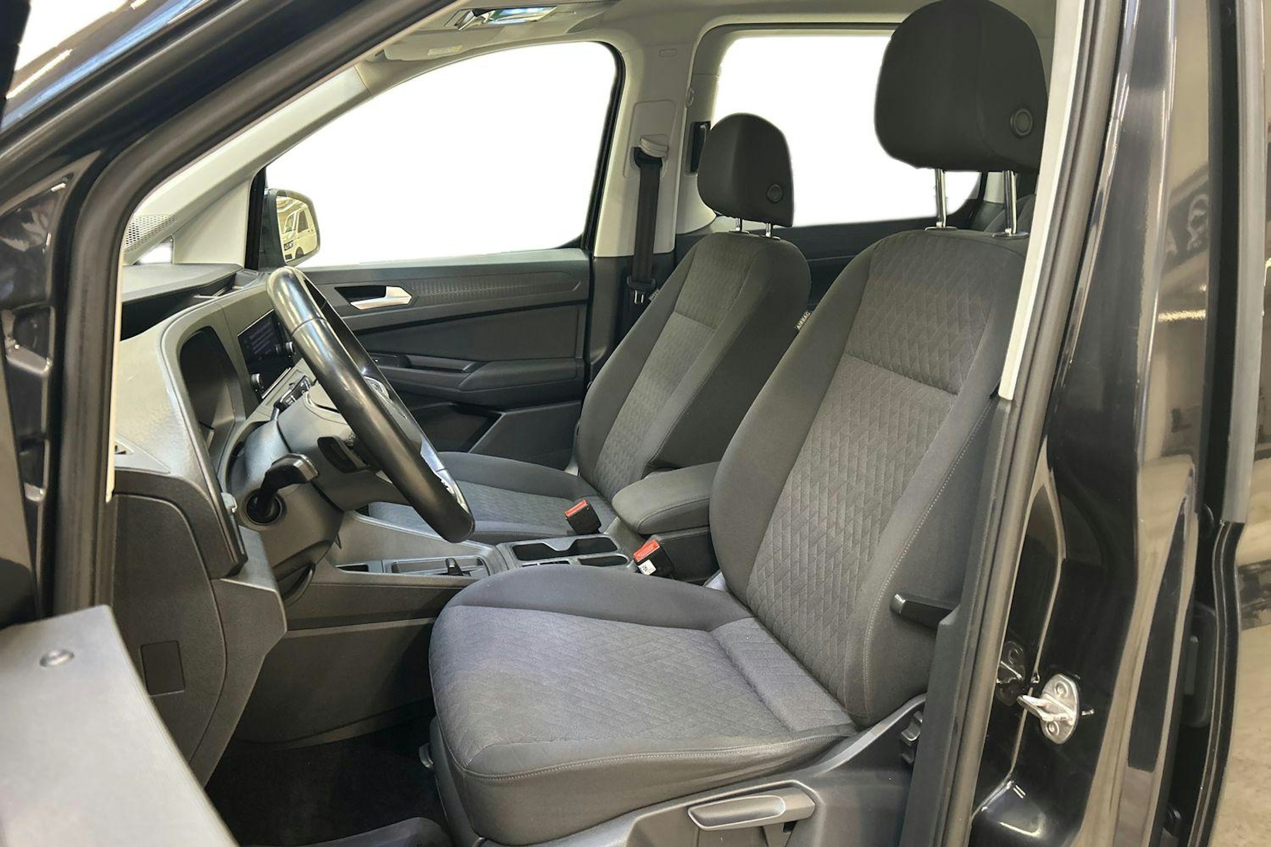 met. musta Volkswagen Caddy Maxi 2021 kuva 8.