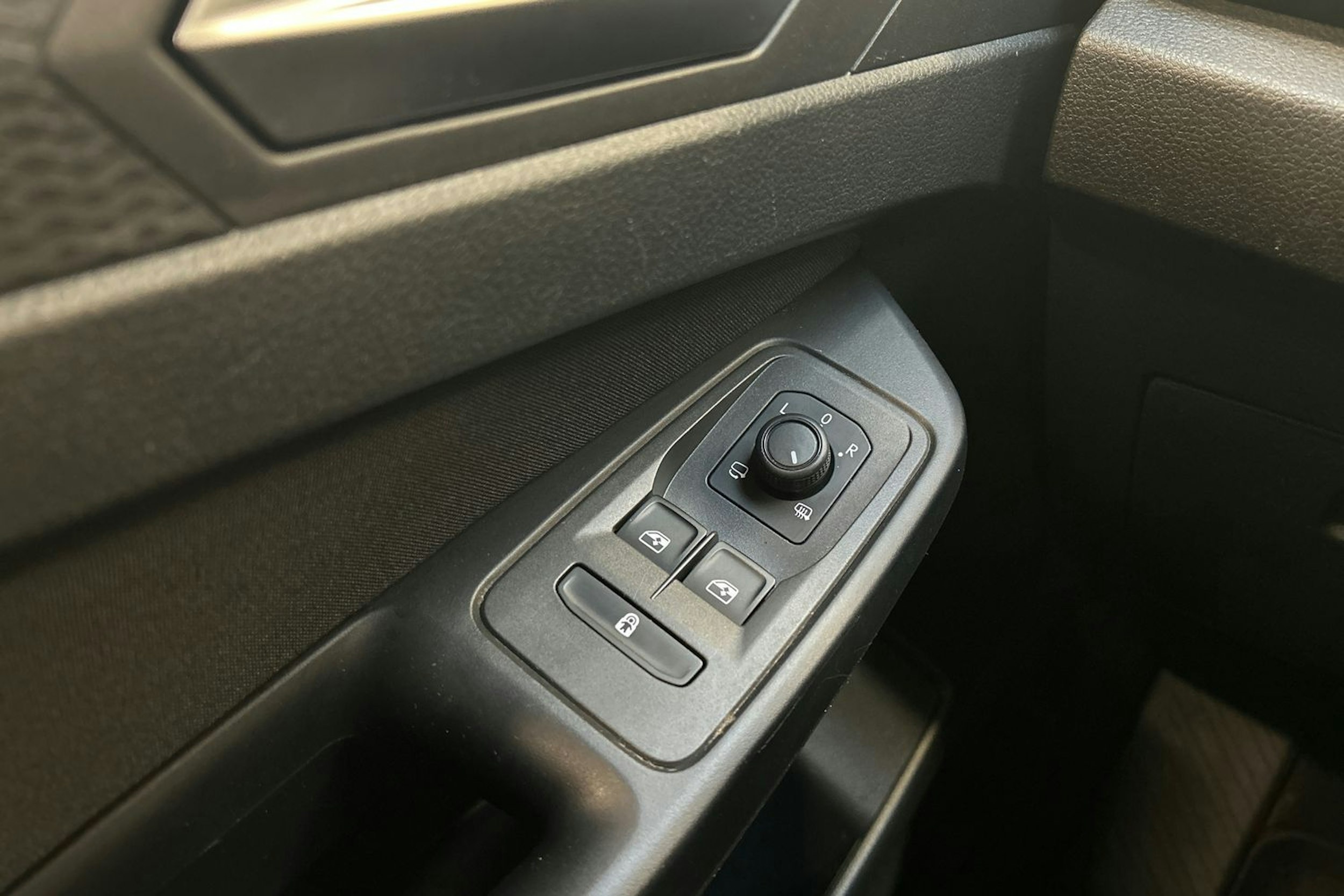 met. musta Volkswagen Caddy Maxi 2021 kuva 22.