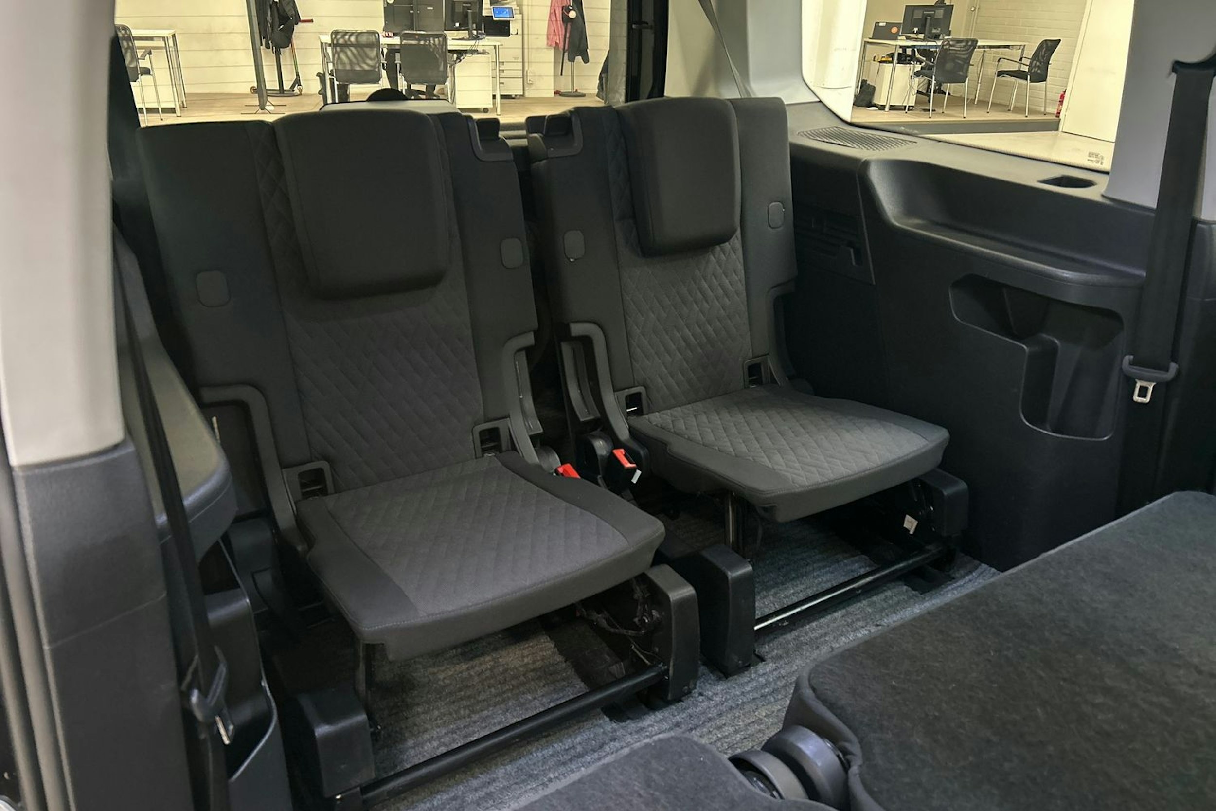 met. musta Volkswagen Caddy Maxi 2021 kuva 24.