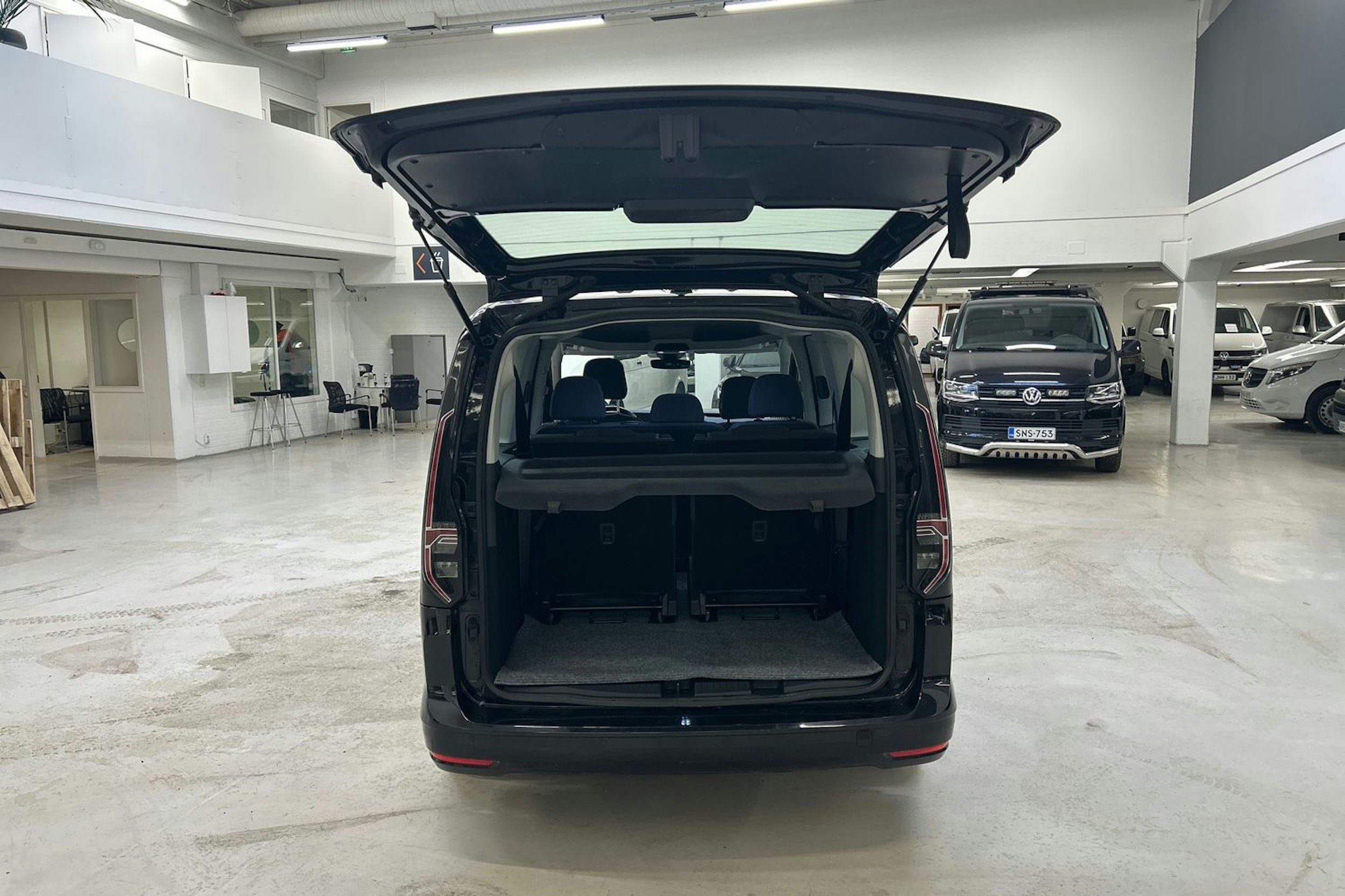 met. musta Volkswagen Caddy Maxi 2021 kuva 26.
