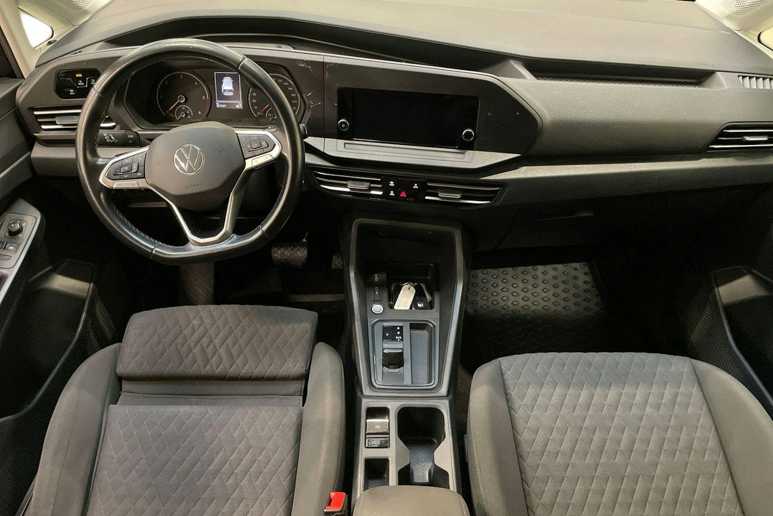 musta Volkswagen Caddy Maxi 2021 kuva 9.