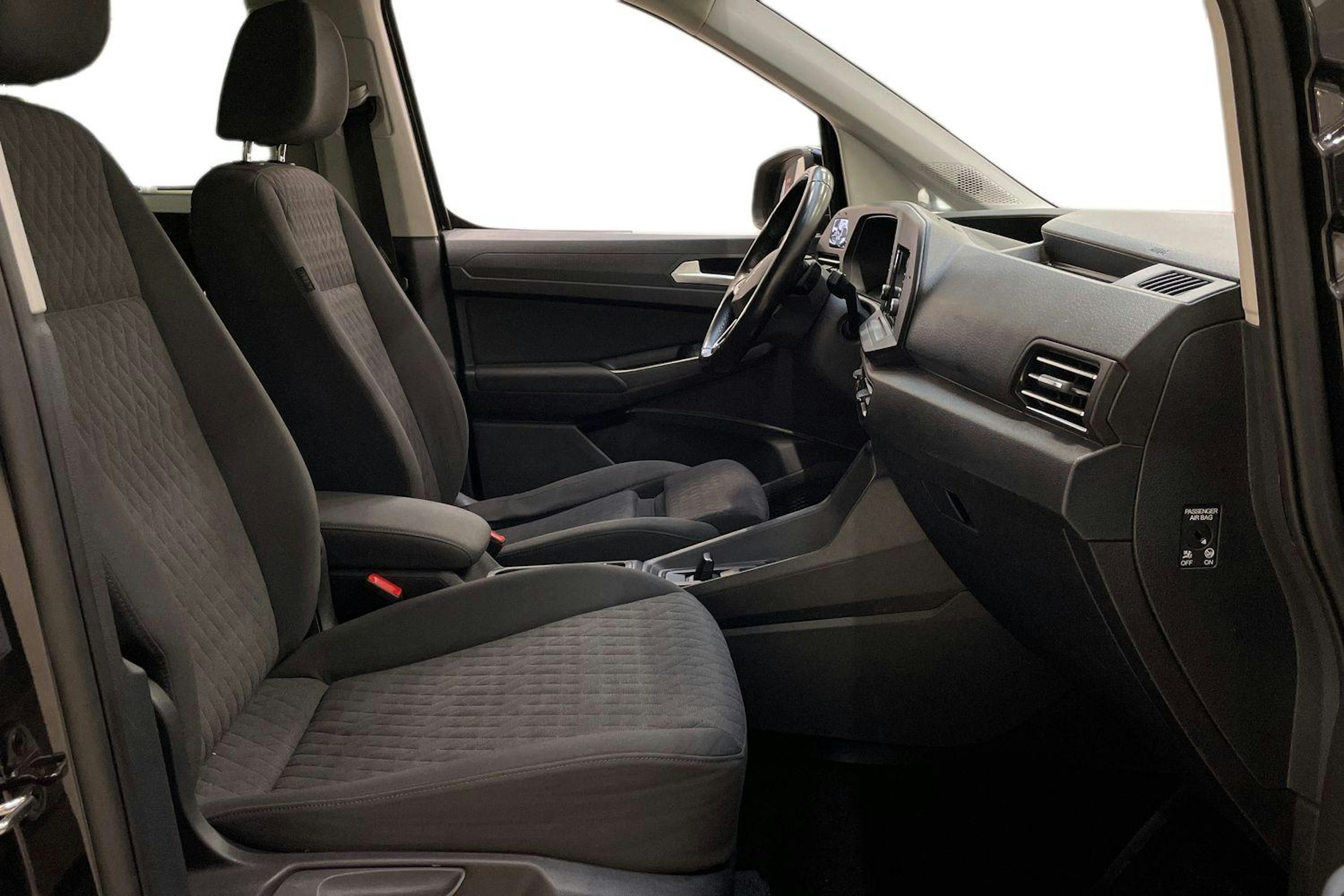 musta Volkswagen Caddy Maxi 2021 kuva 11.