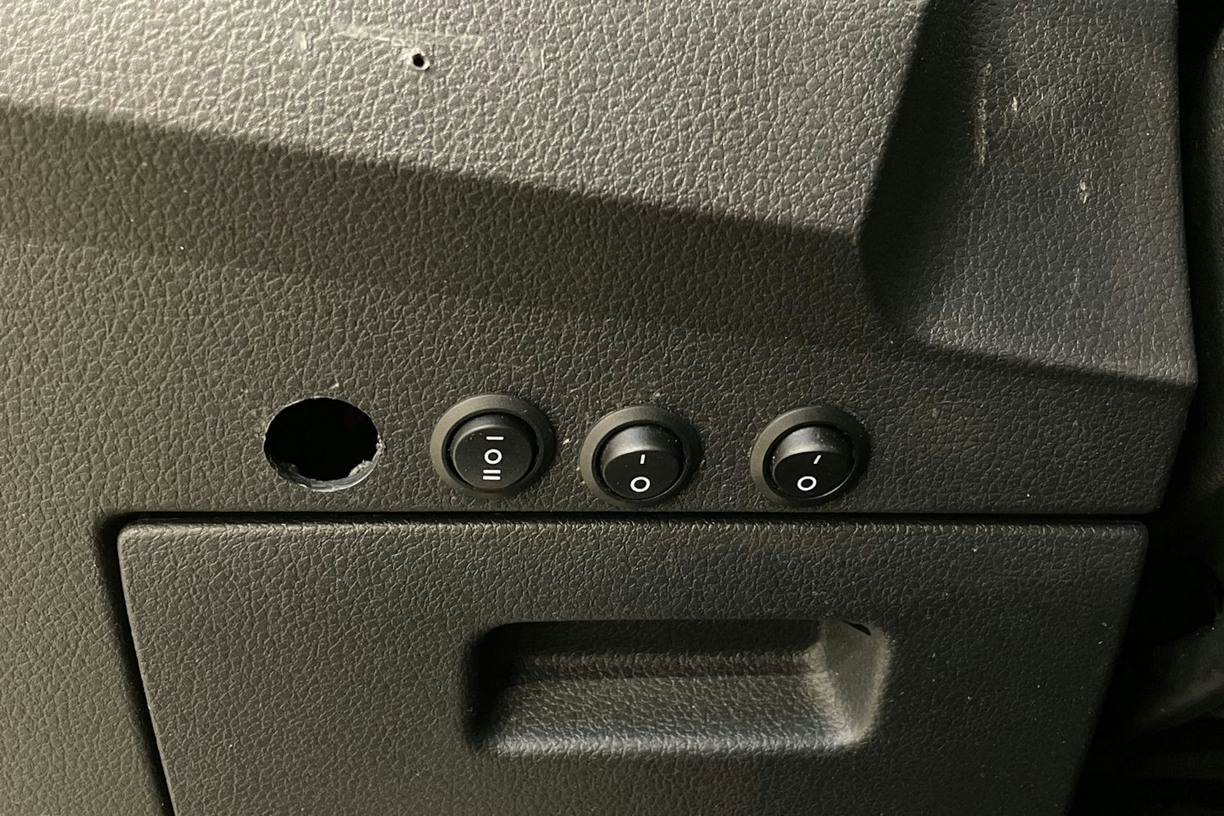 musta Volkswagen Caddy Maxi 2021 kuva 23.