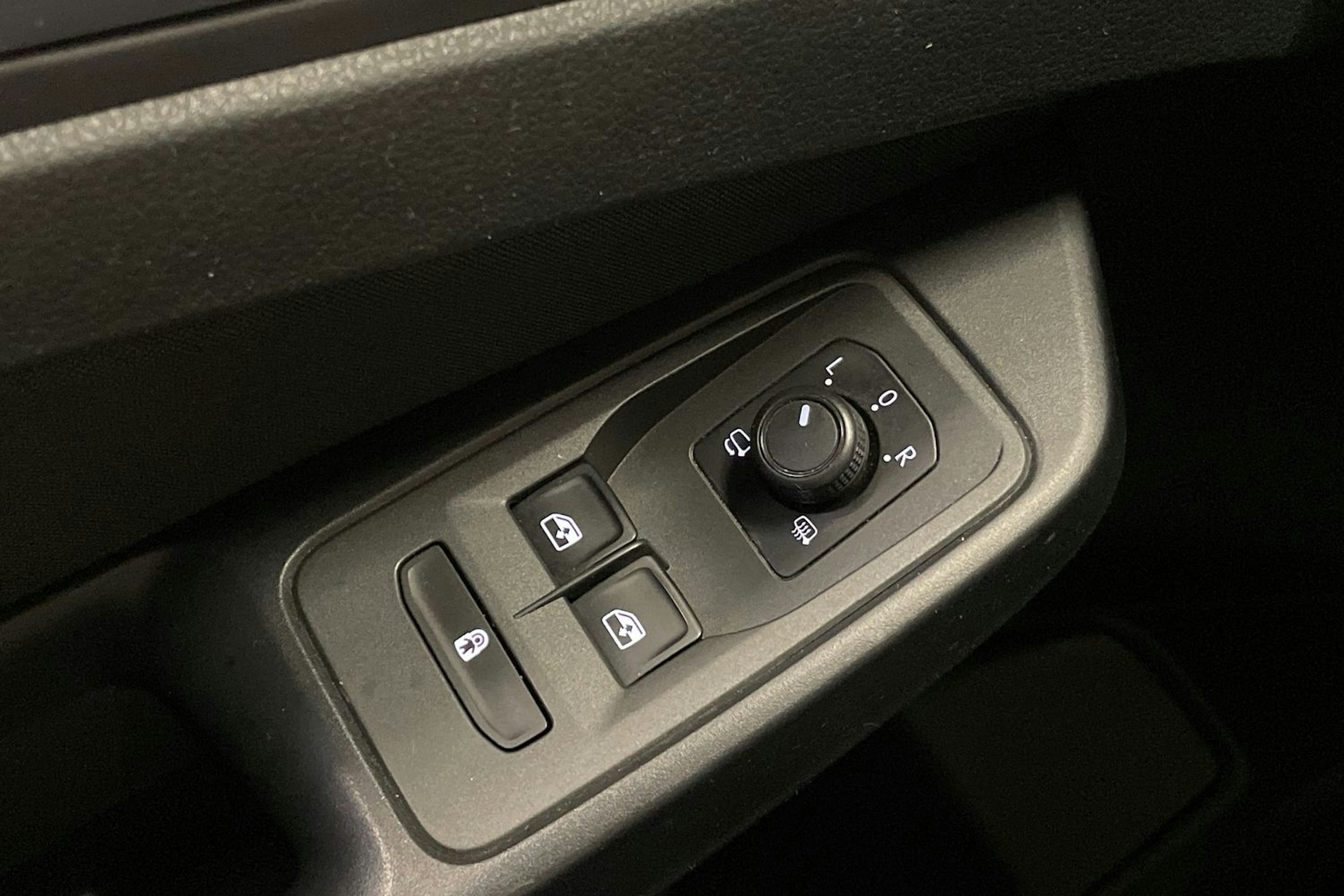 musta Volkswagen Caddy Maxi 2021 kuva 24.