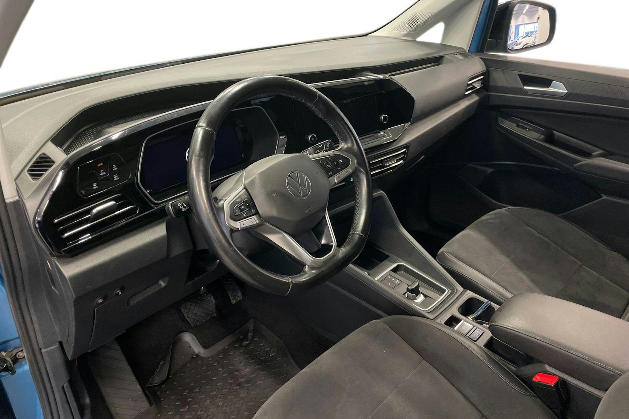 Valkoinen Volkswagen Caddy Maxi 2021 kuva 7.