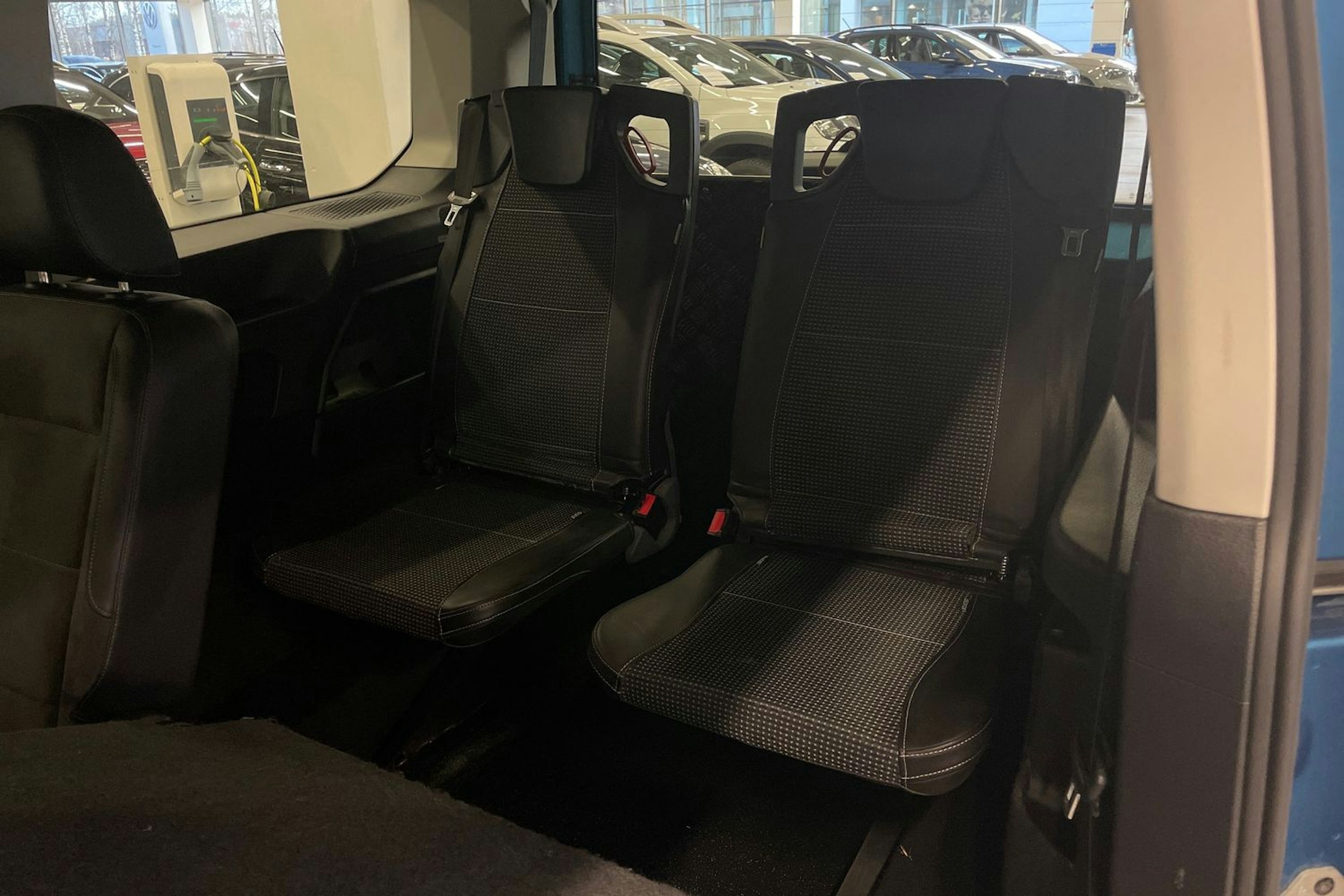 Valkoinen Volkswagen Caddy Maxi 2021 kuva 19.