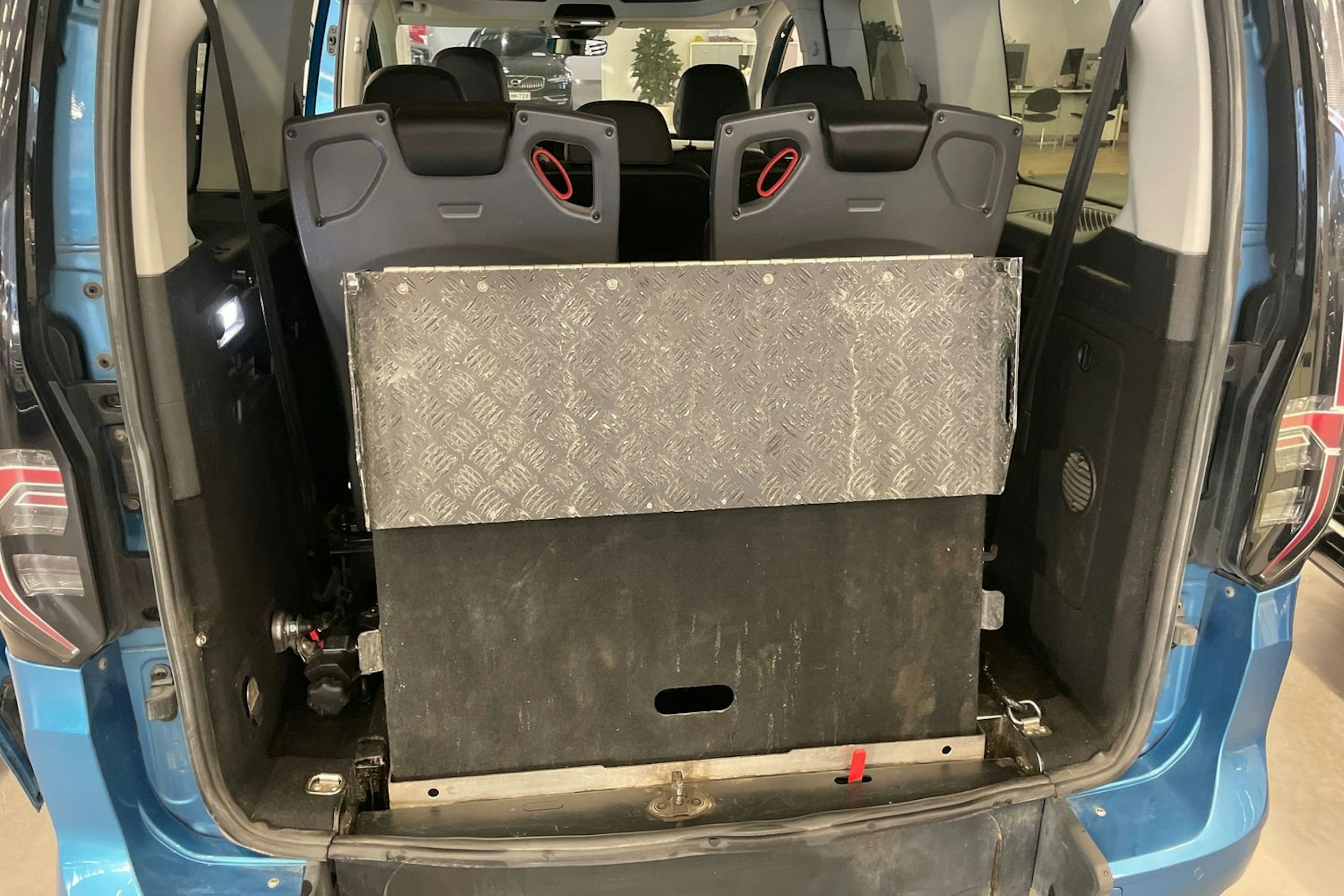 Valkoinen Volkswagen Caddy Maxi 2021 kuva 20.