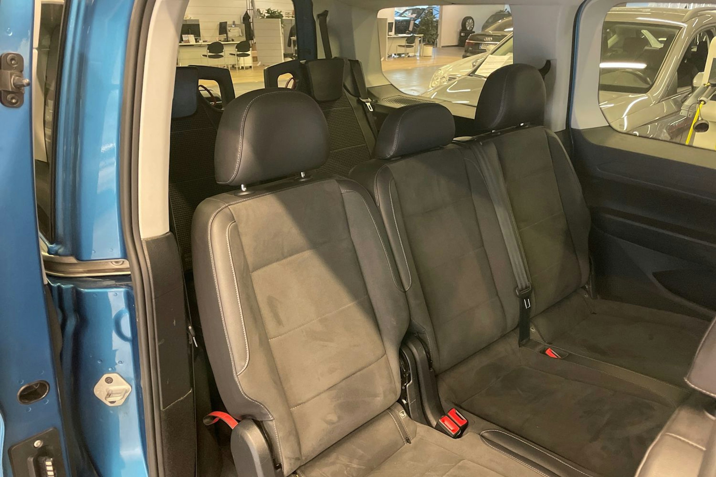 Valkoinen Volkswagen Caddy Maxi 2021 kuva 23.